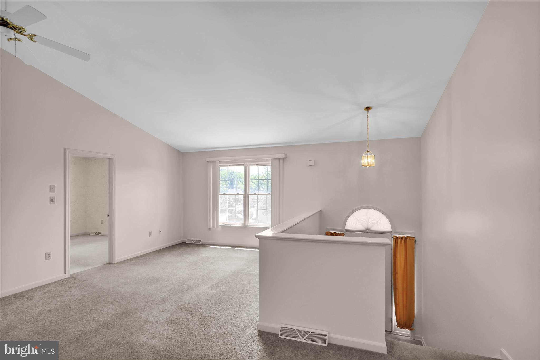 10 CREEKSIDE DRIVE