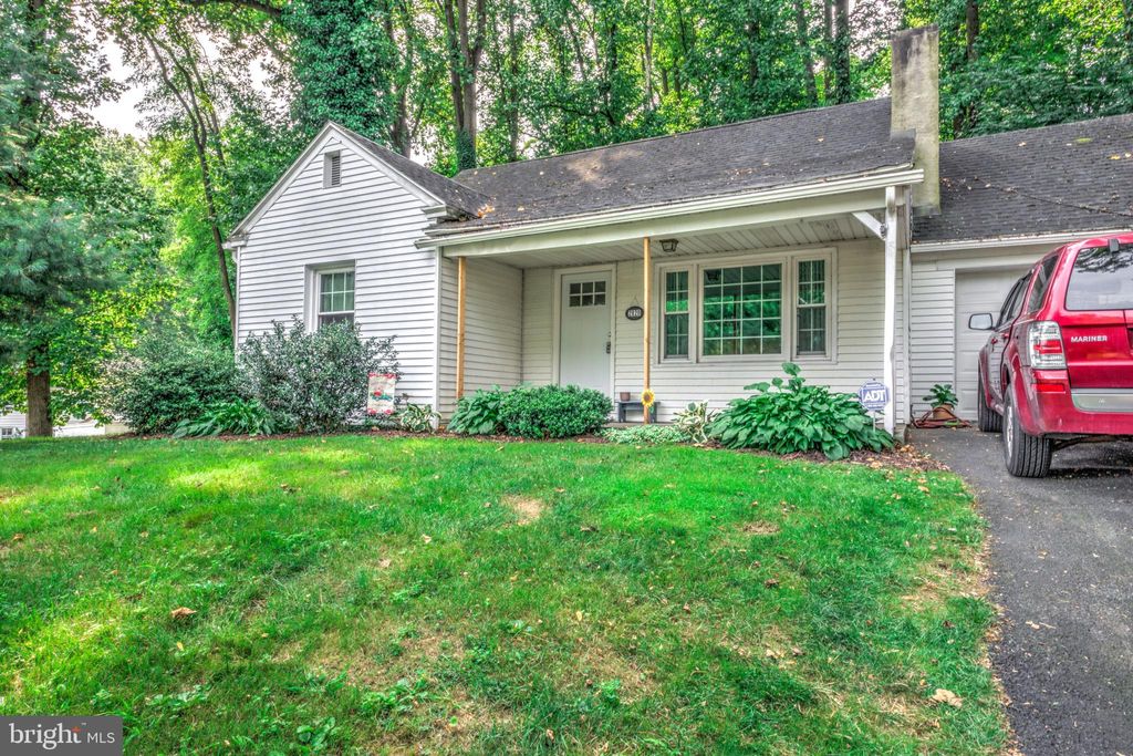 Photo of 2820 Spring Valley Road, Lancaster, PA 17601 (MLS # PALA2054750)