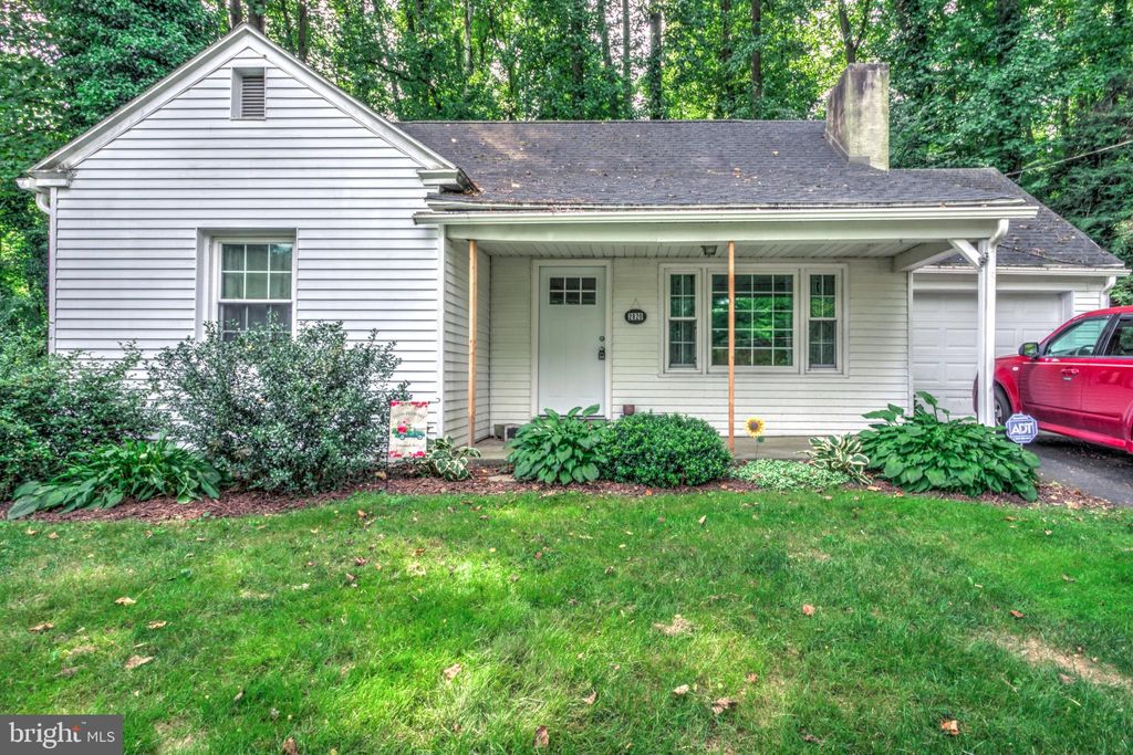 Photo of 2820 Spring Valley Road, Lancaster, PA 17601 (MLS # PALA2054750)