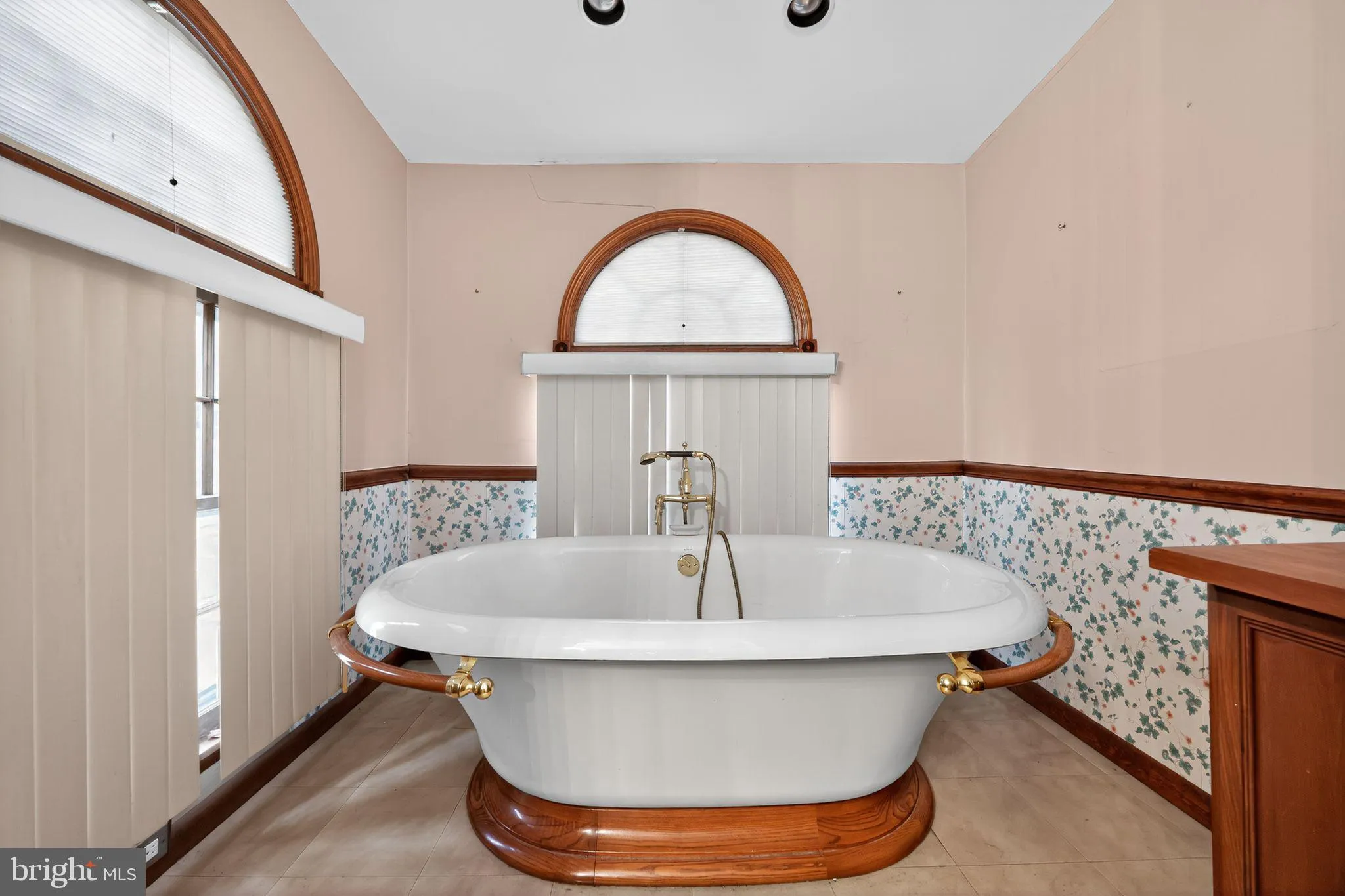 Somerdale, New Jersey 08083, United States, 2 Bedrooms Bedrooms, ,3 BathroomsBathrooms,Residential,Active,245451