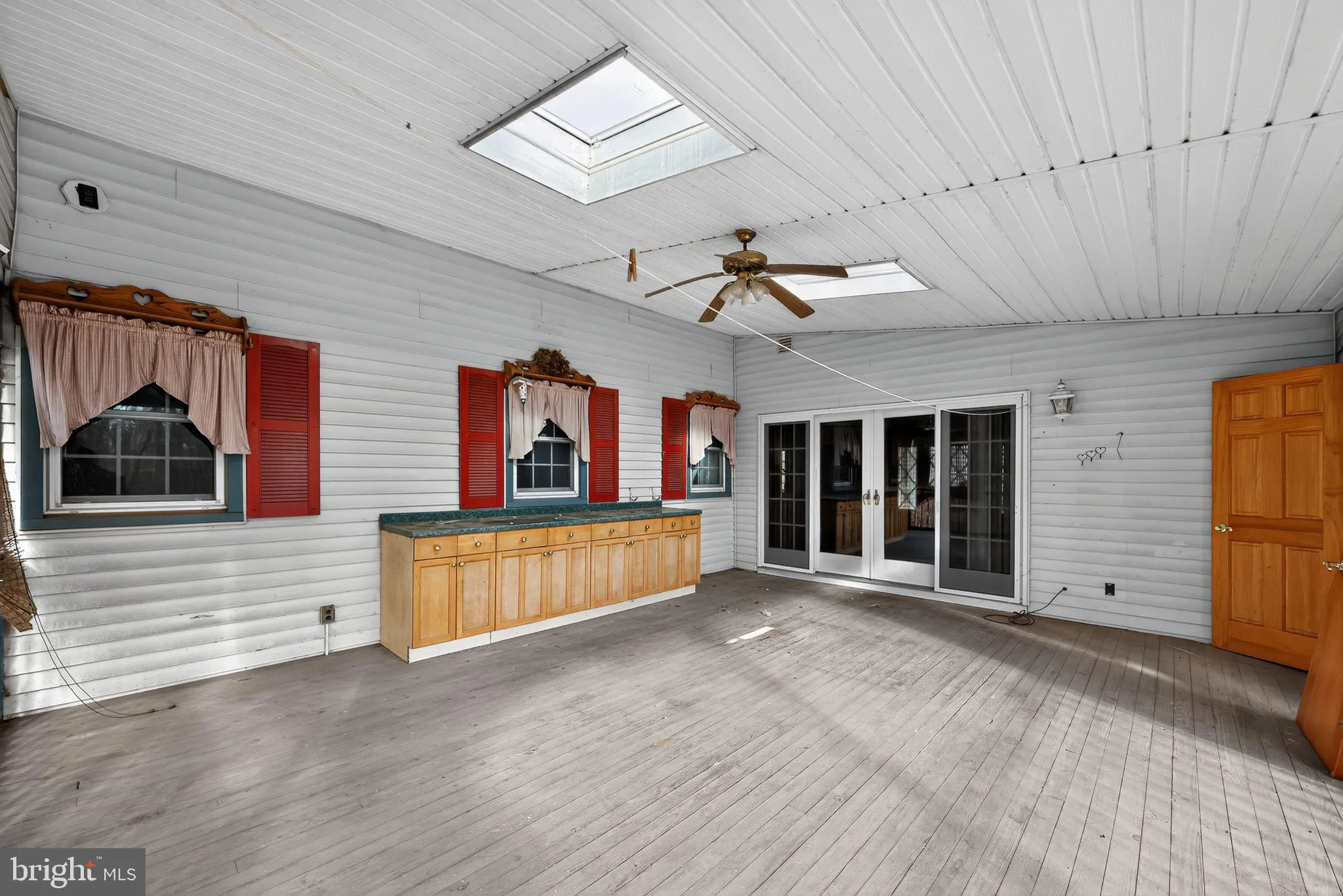 Somerdale, New Jersey 08083, United States, 2 Bedrooms Bedrooms, ,3 BathroomsBathrooms,Residential,Active,245451