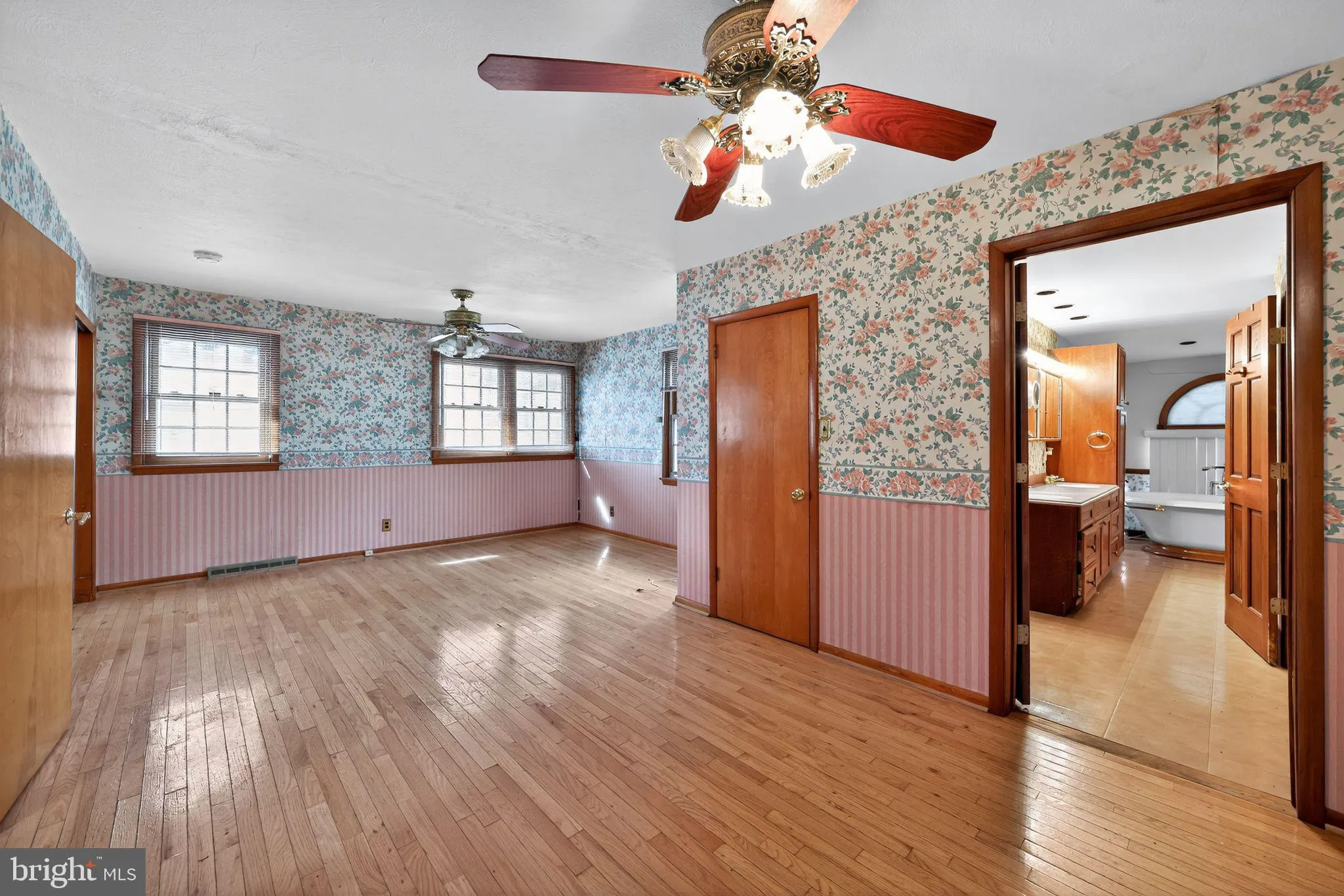 Somerdale, New Jersey 08083, United States, 2 Bedrooms Bedrooms, ,3 BathroomsBathrooms,Residential,Active,245451