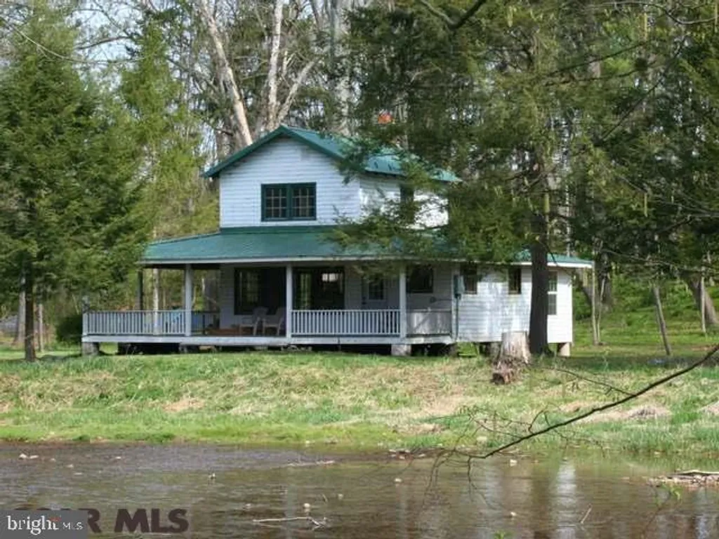 744 Mackeyville Road, Mill Hall, PA 17751