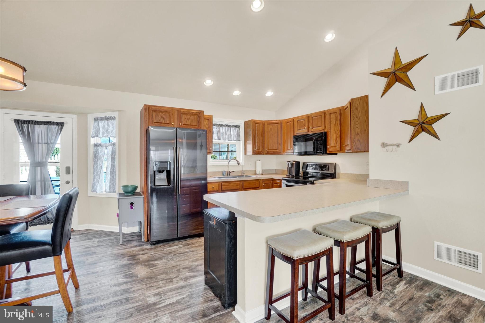 2202 WEEPING WILLOW LANE