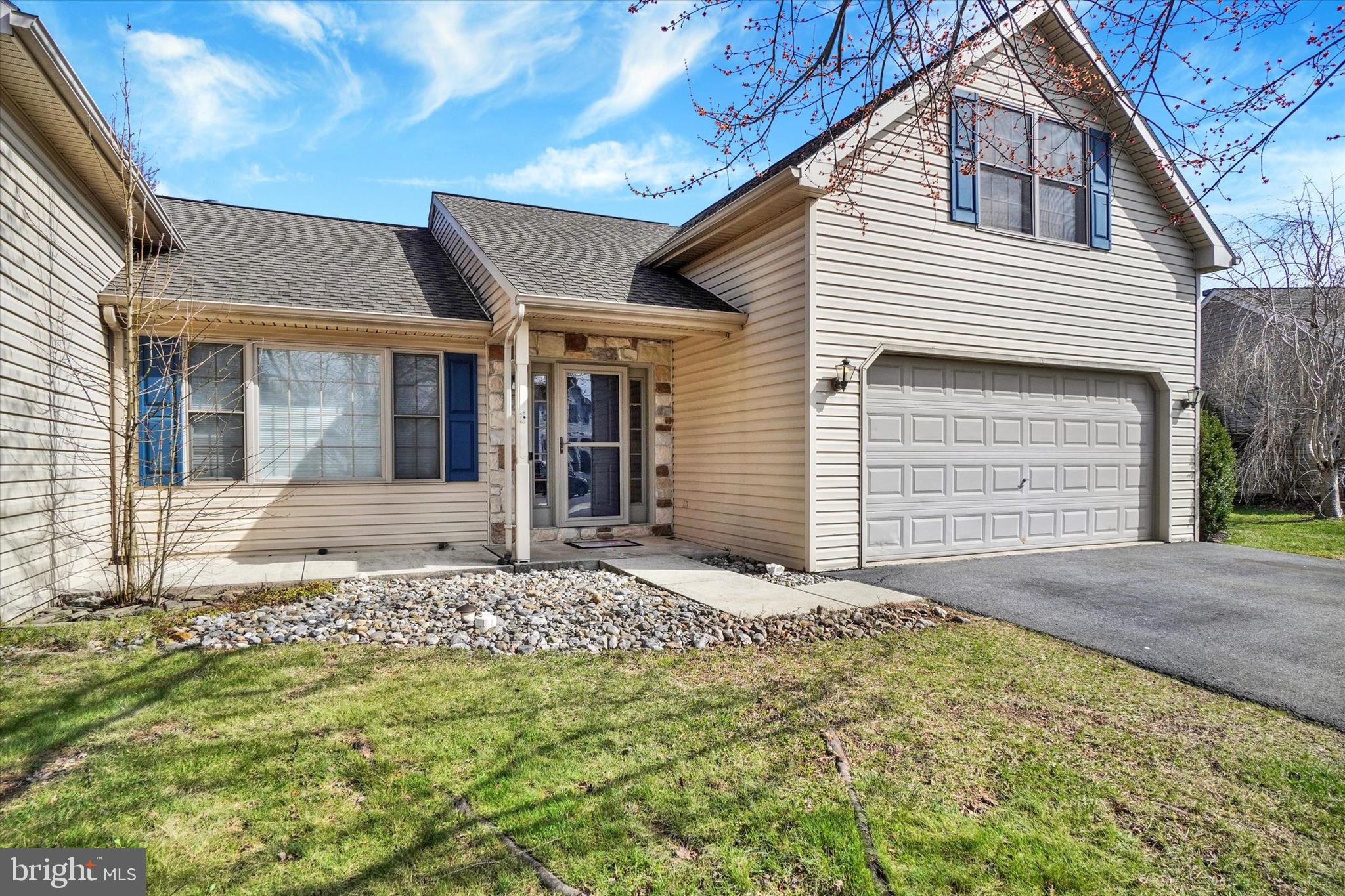 2202 WEEPING WILLOW LANE