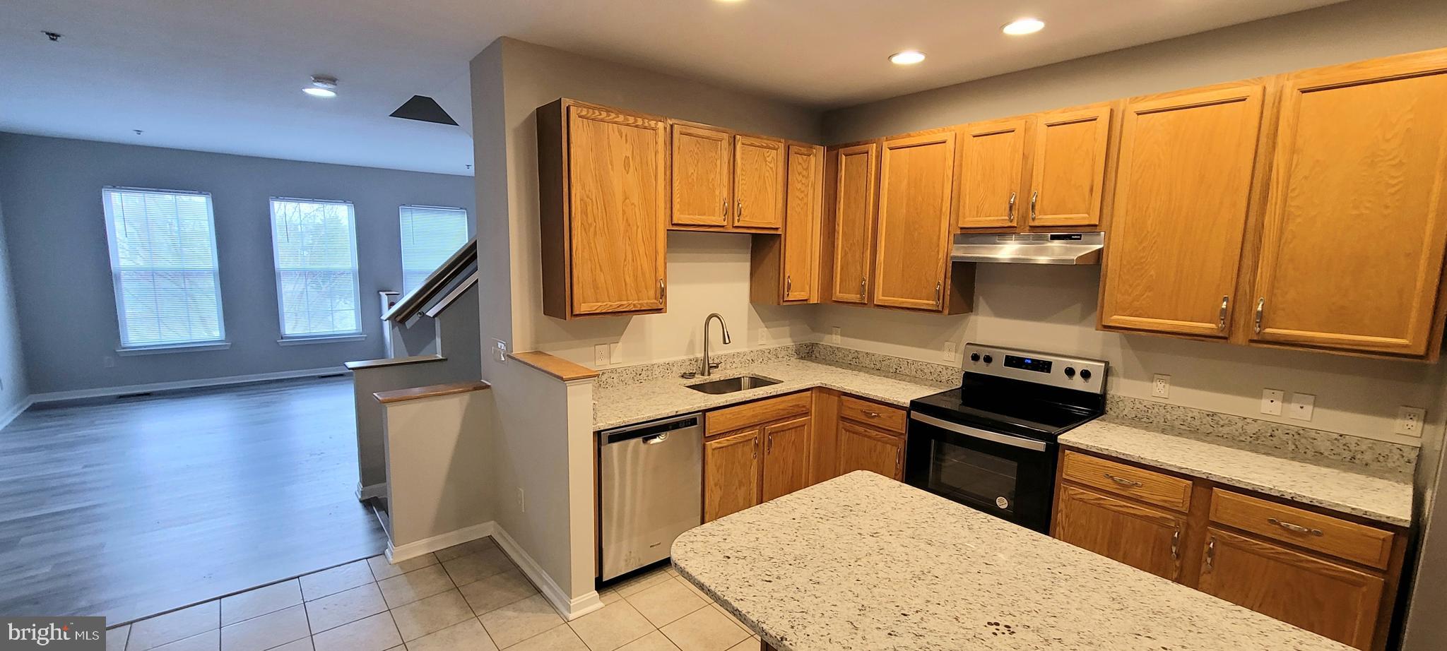 CARROLLWOOD MANOR - Residential