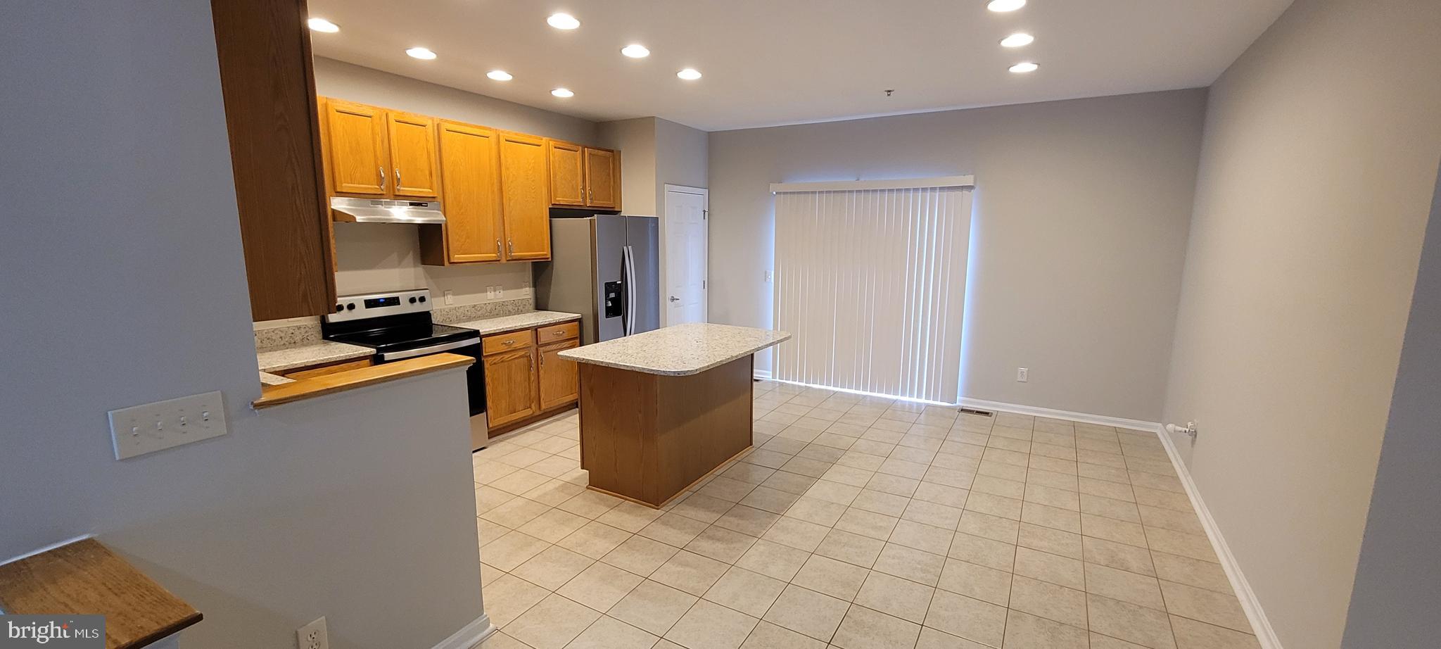 CARROLLWOOD MANOR - Residential