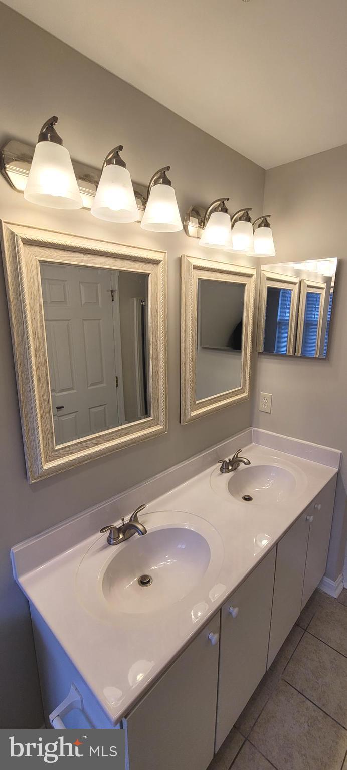 CARROLLWOOD MANOR - Residential