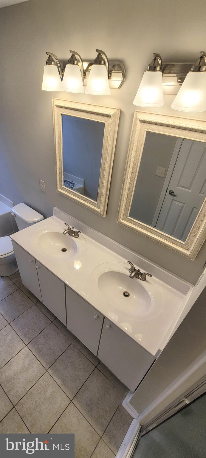 CARROLLWOOD MANOR - Residential