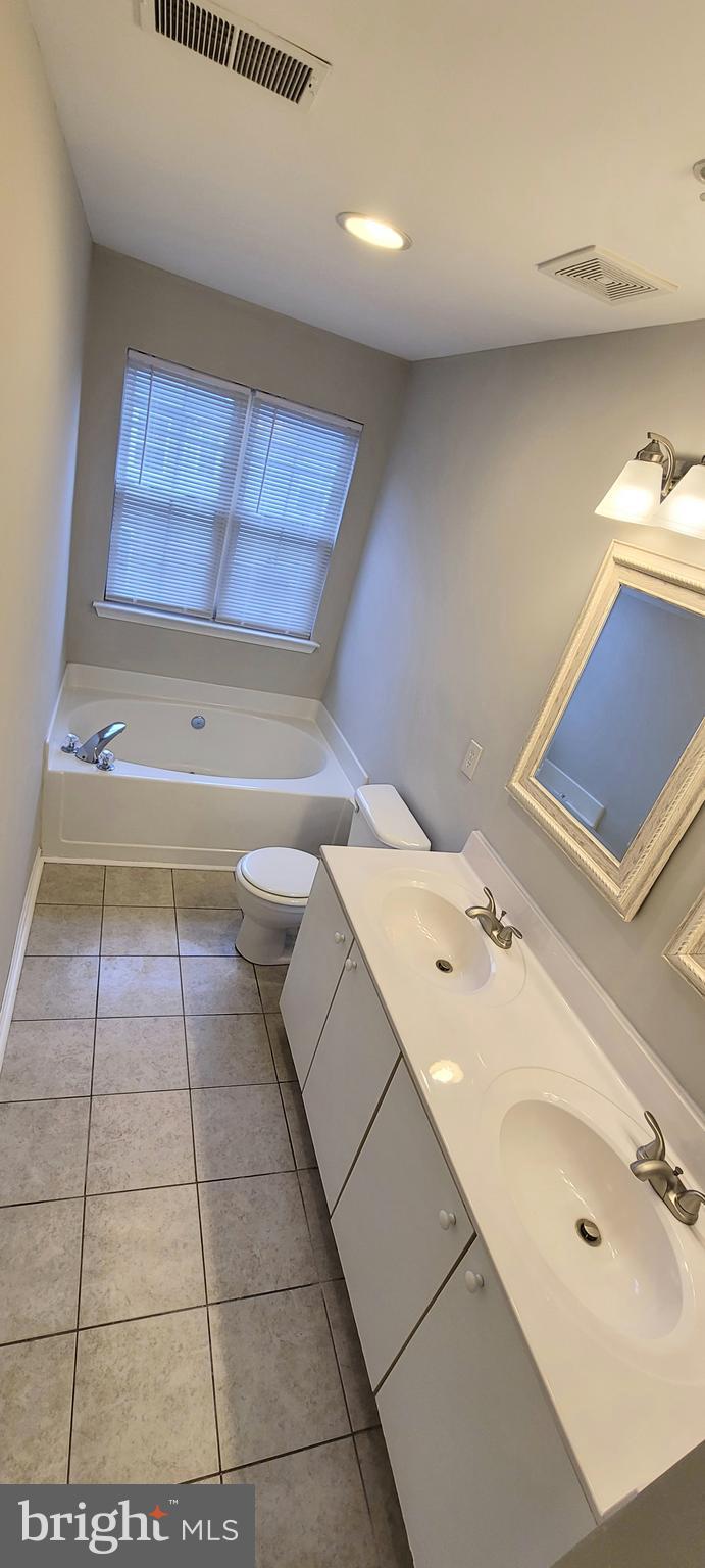 CARROLLWOOD MANOR - Residential