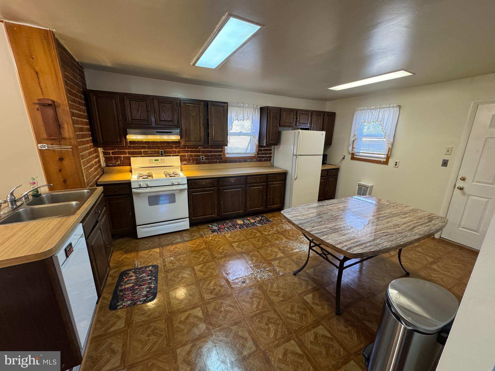 AVONDALE TERRACE - Residential