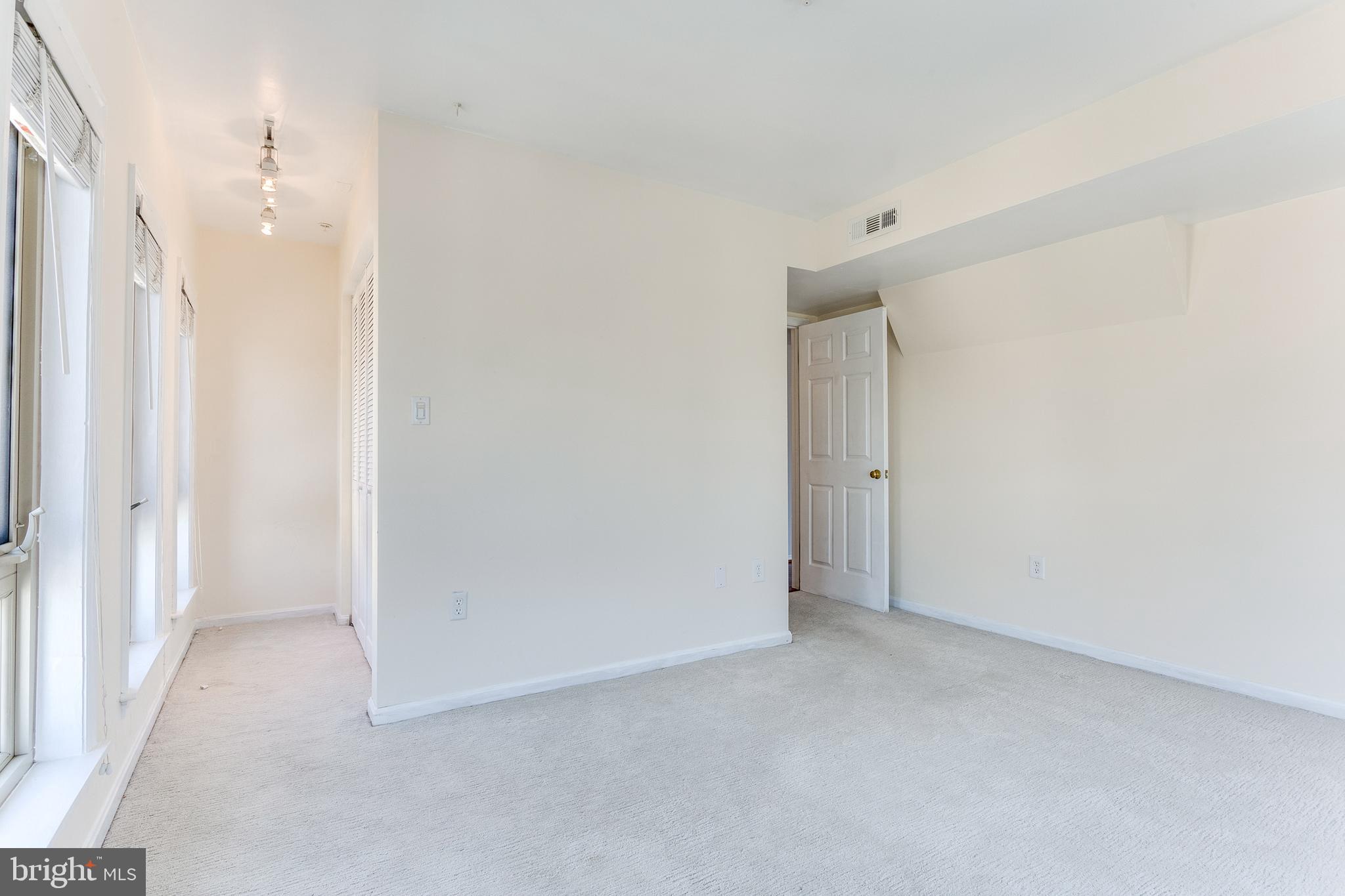 HENRIETTA SQUARE - Residential