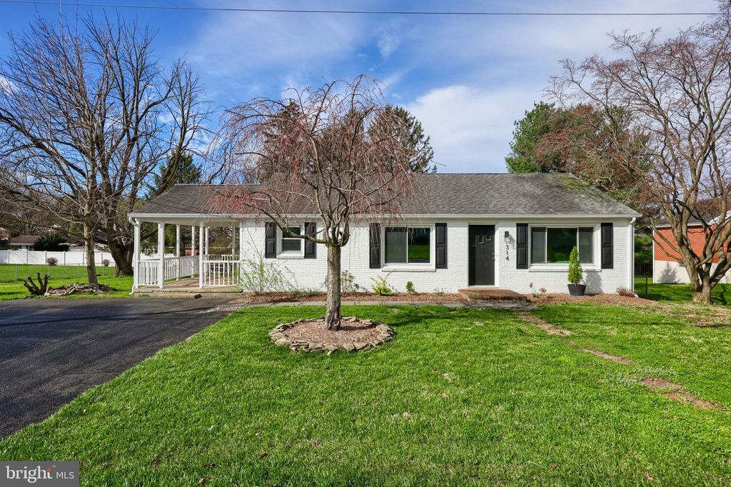 Photo of 314 Dahlia Road, LANCASTER, PA 17602 (MLS # PALA2085308)