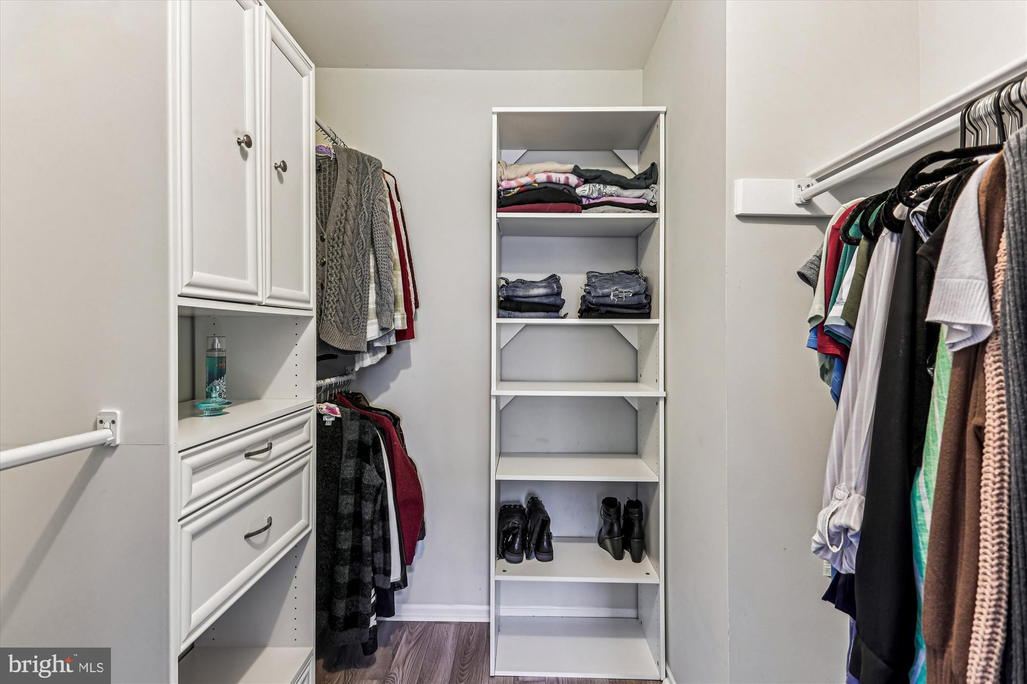 MANOR VILLAGE - Residential