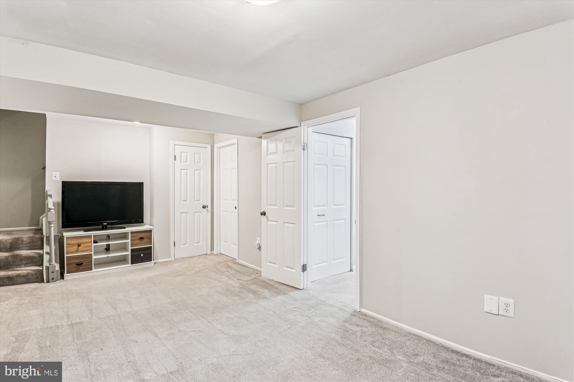 MANOR VILLAGE - Residential