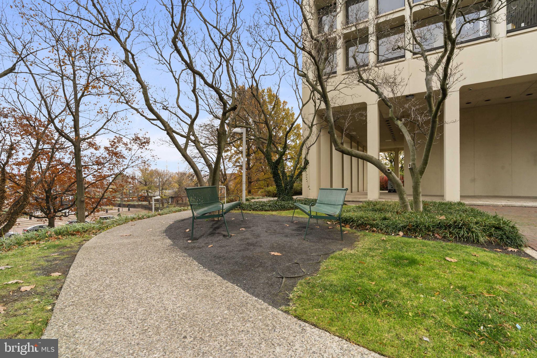 210 LOCUST STREET 21E