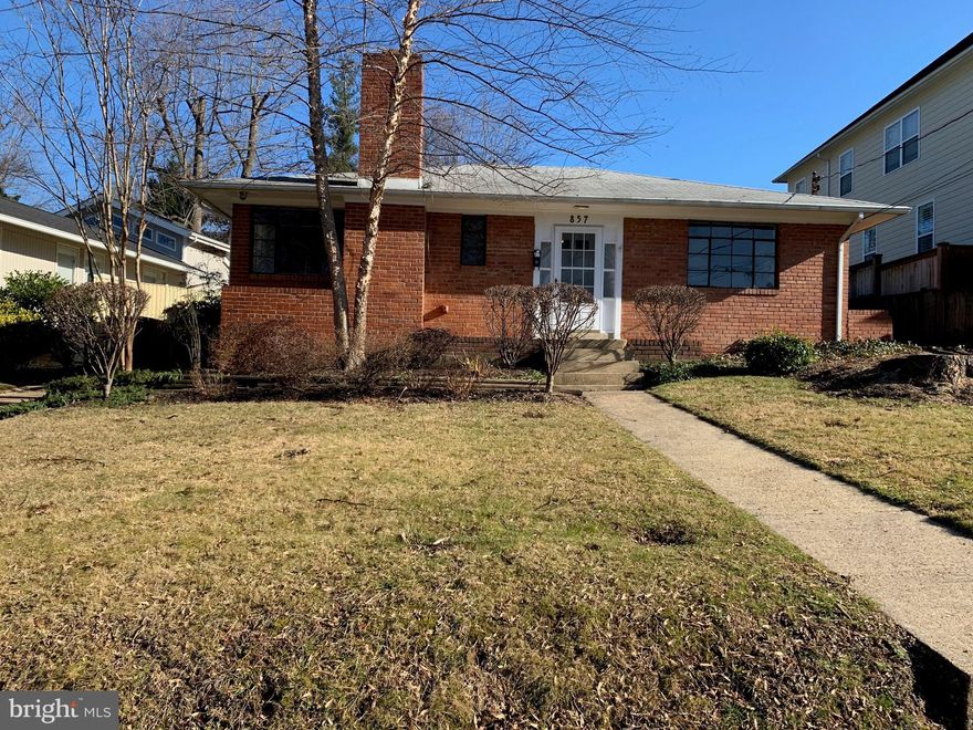 LOCATION! LOCATION!! Rambler detached house in the heart of North Arlington with 2BR/1BA on one floor. Cozy fire place in combo Livingroom and Dining room, freshly painted throughout, new kitchen counter top, painted kitchen cabinets, new kitchen floor. New upgrade bathroom, 2 good size bedroom on same level. Yard maintenance included in rent. Best of all large fenced in back yard with a beautiful enclosed screen porch.  Pet OK, Easy access to I-66, East Falls Church and Ballston metro Stations. 5 min drive to Eden Center Move in ready