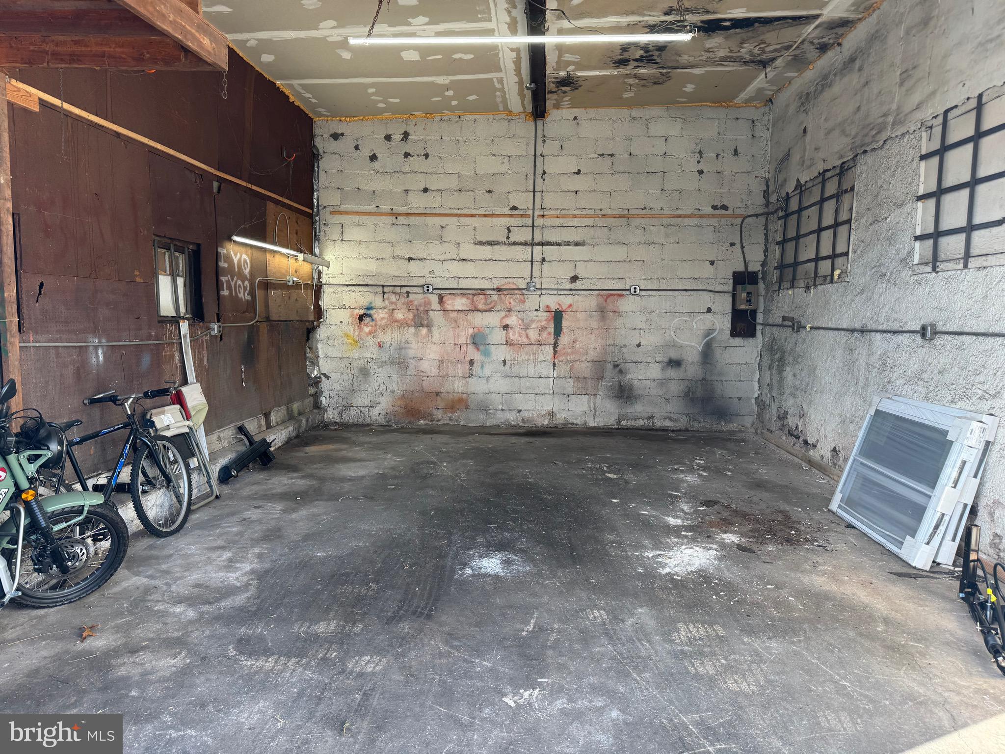 2420 N 5TH STREET GARAGE