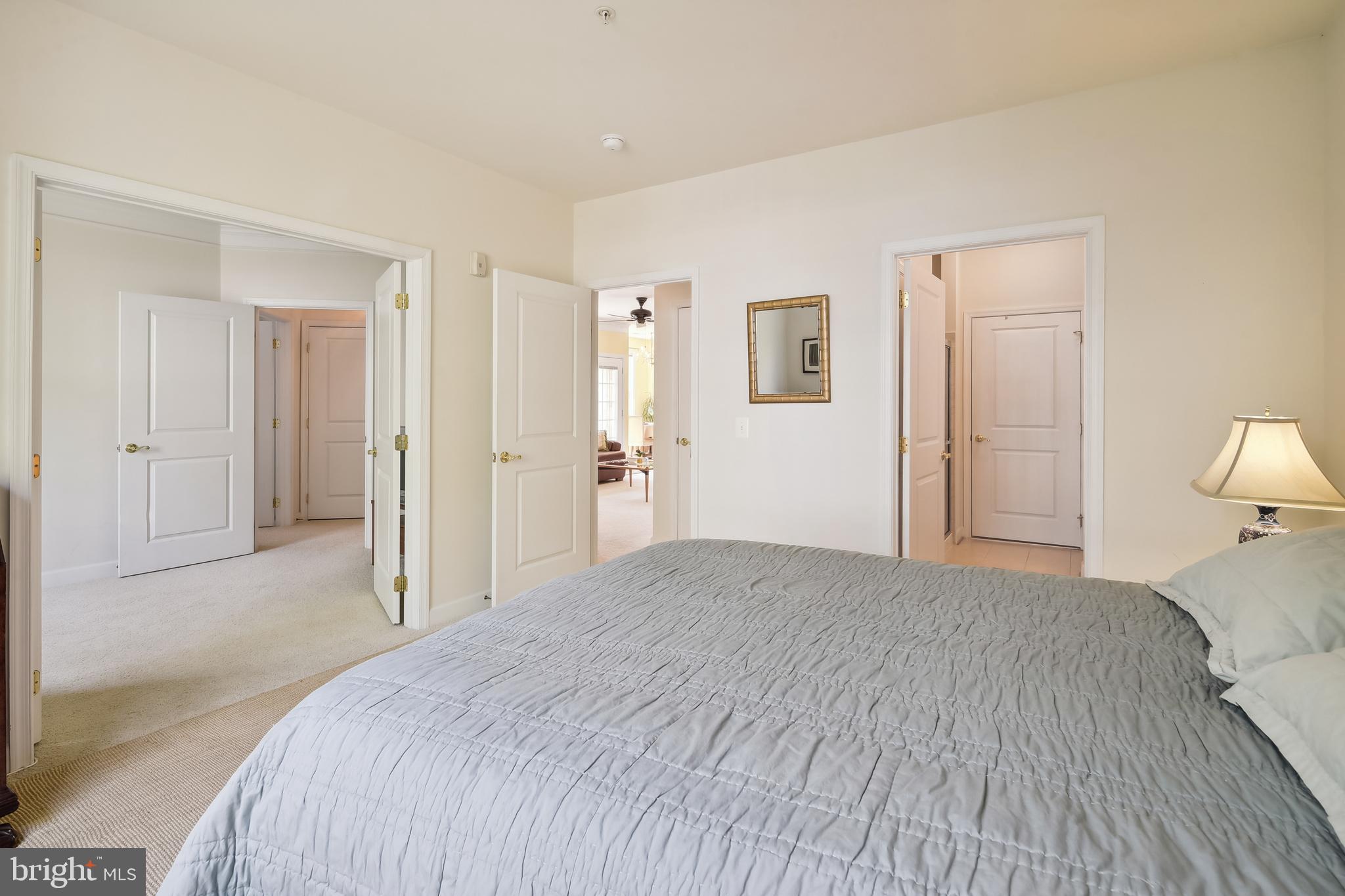 FOUR SEASONS - Residential