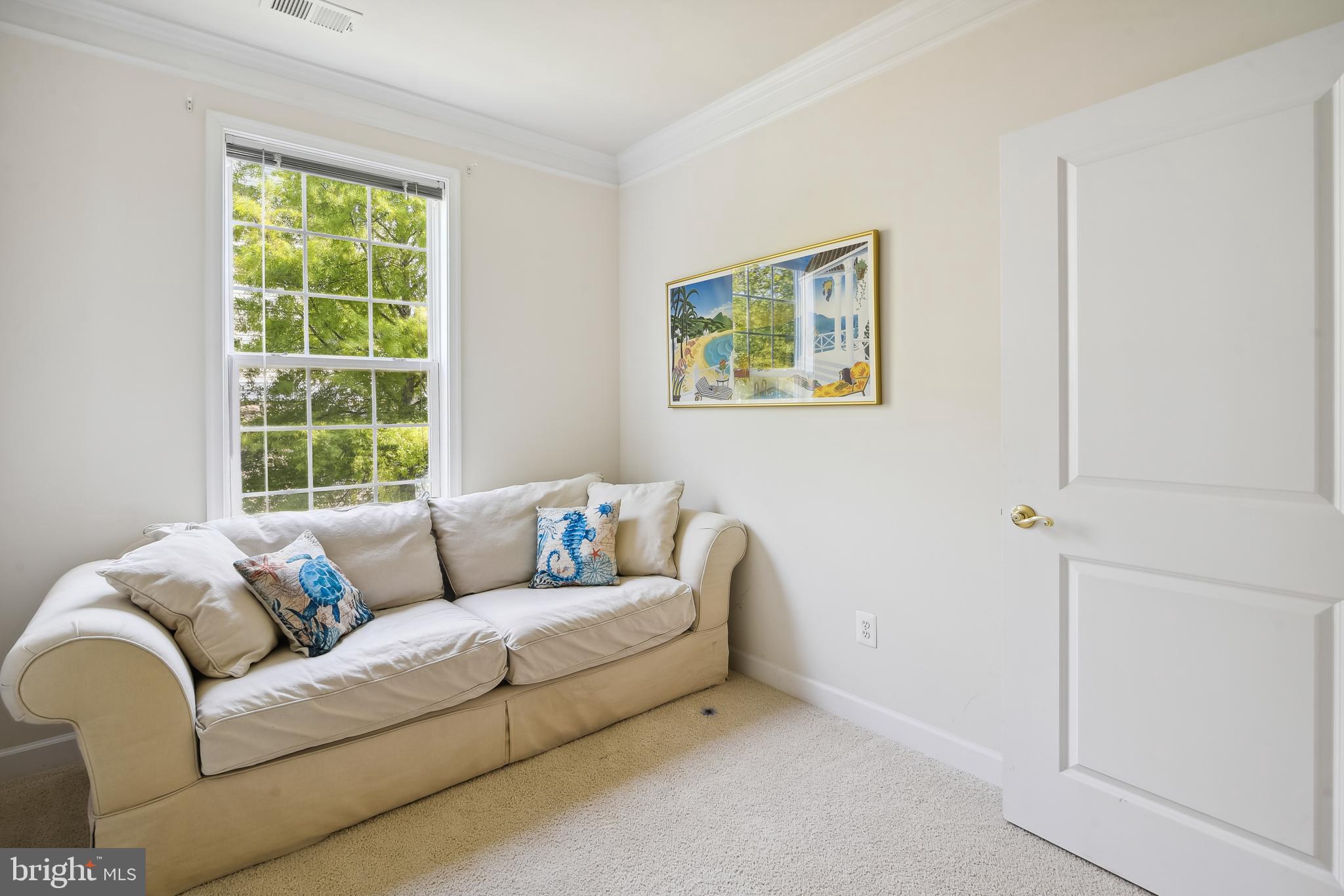 FOUR SEASONS - Residential