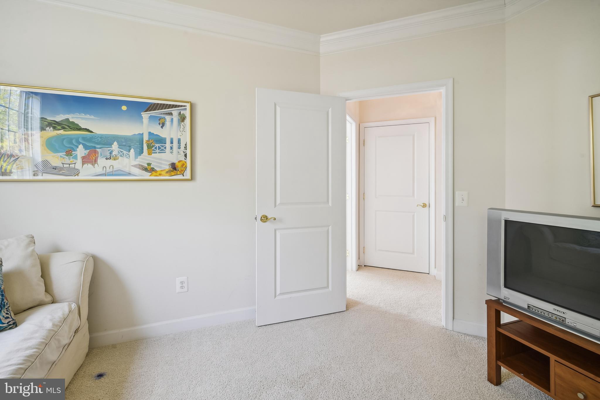 FOUR SEASONS - Residential