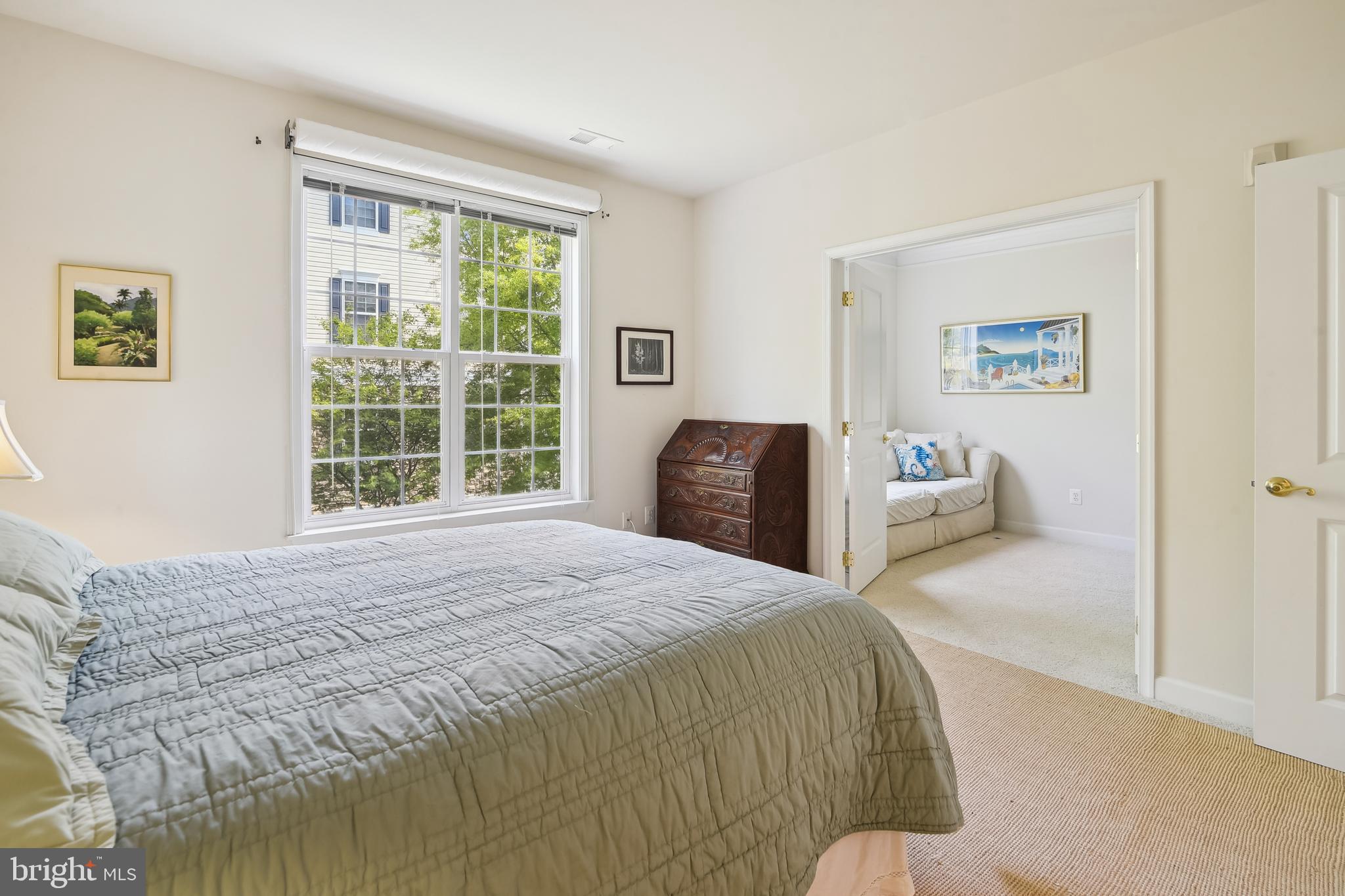 FOUR SEASONS - Residential