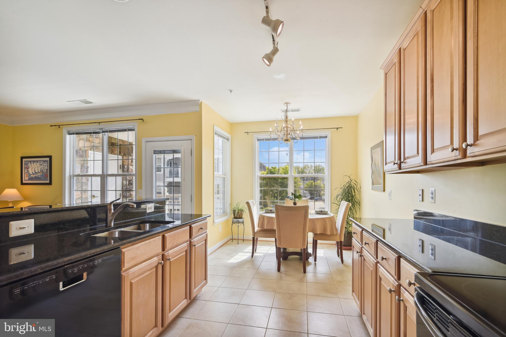 FOUR SEASONS - Residential