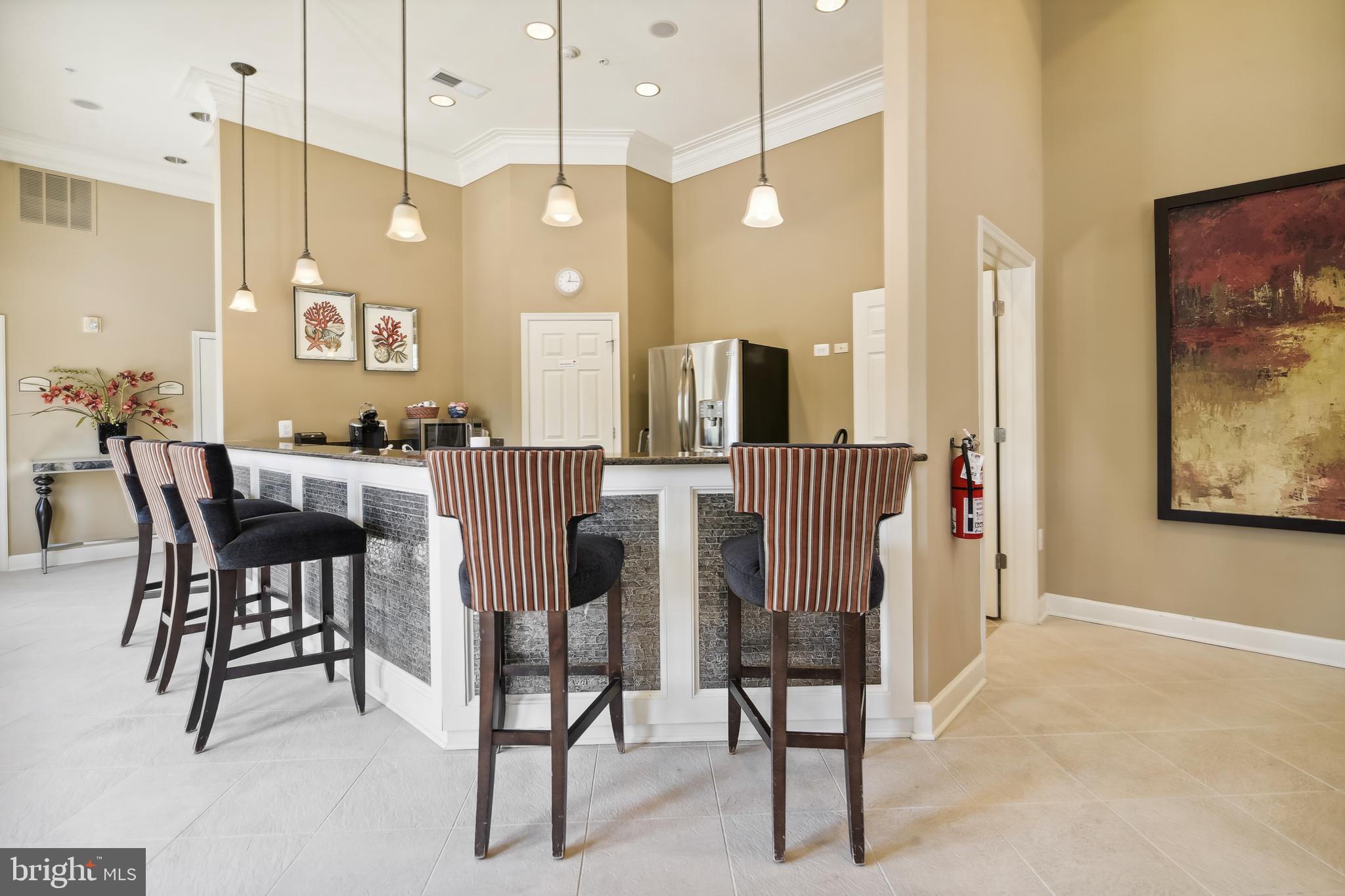 FOUR SEASONS - Residential