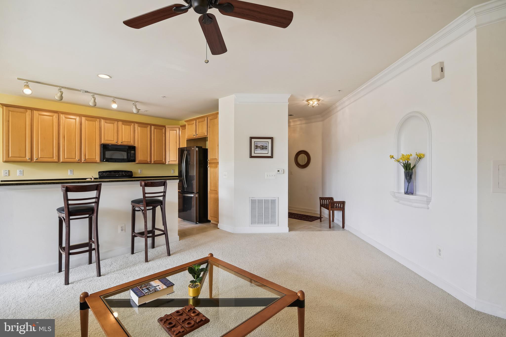 FOUR SEASONS - Residential