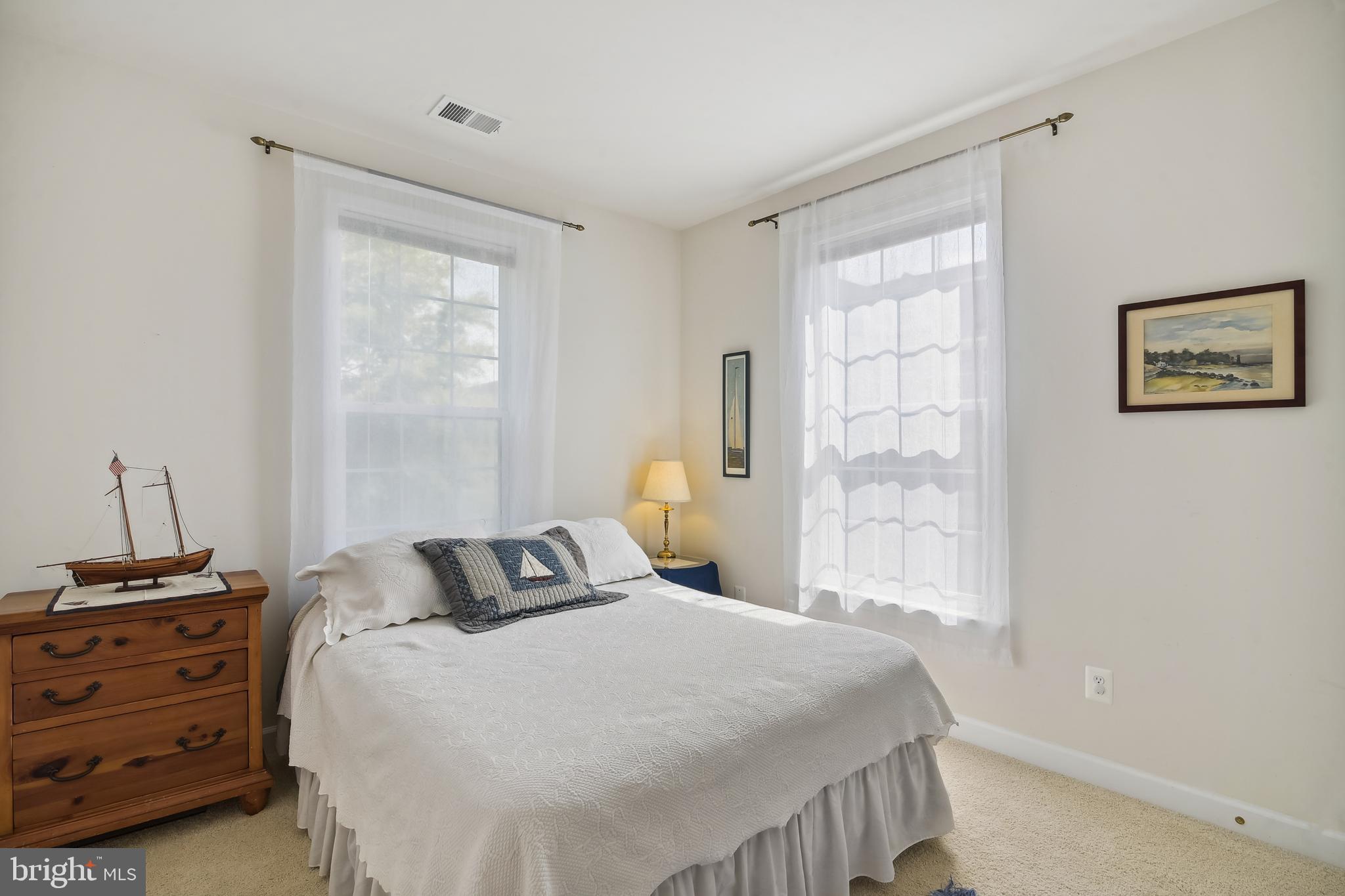 FOUR SEASONS - Residential