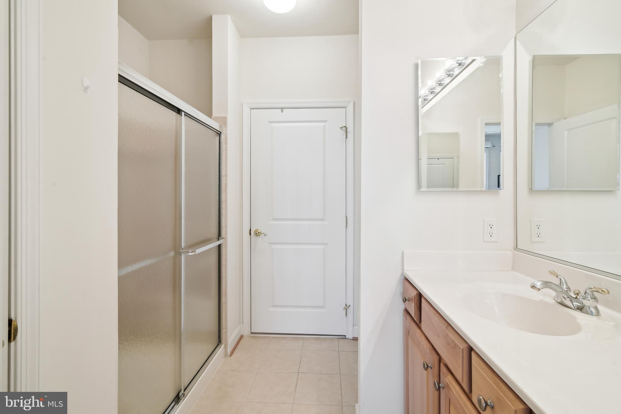 FOUR SEASONS - Residential