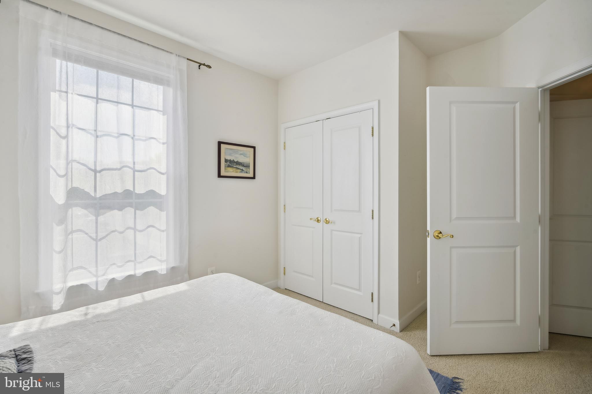 FOUR SEASONS - Residential