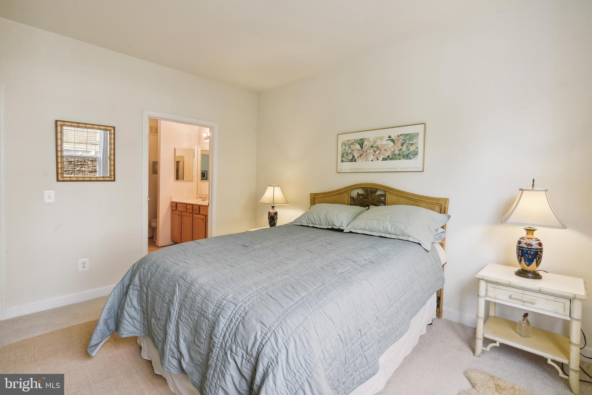 FOUR SEASONS - Residential