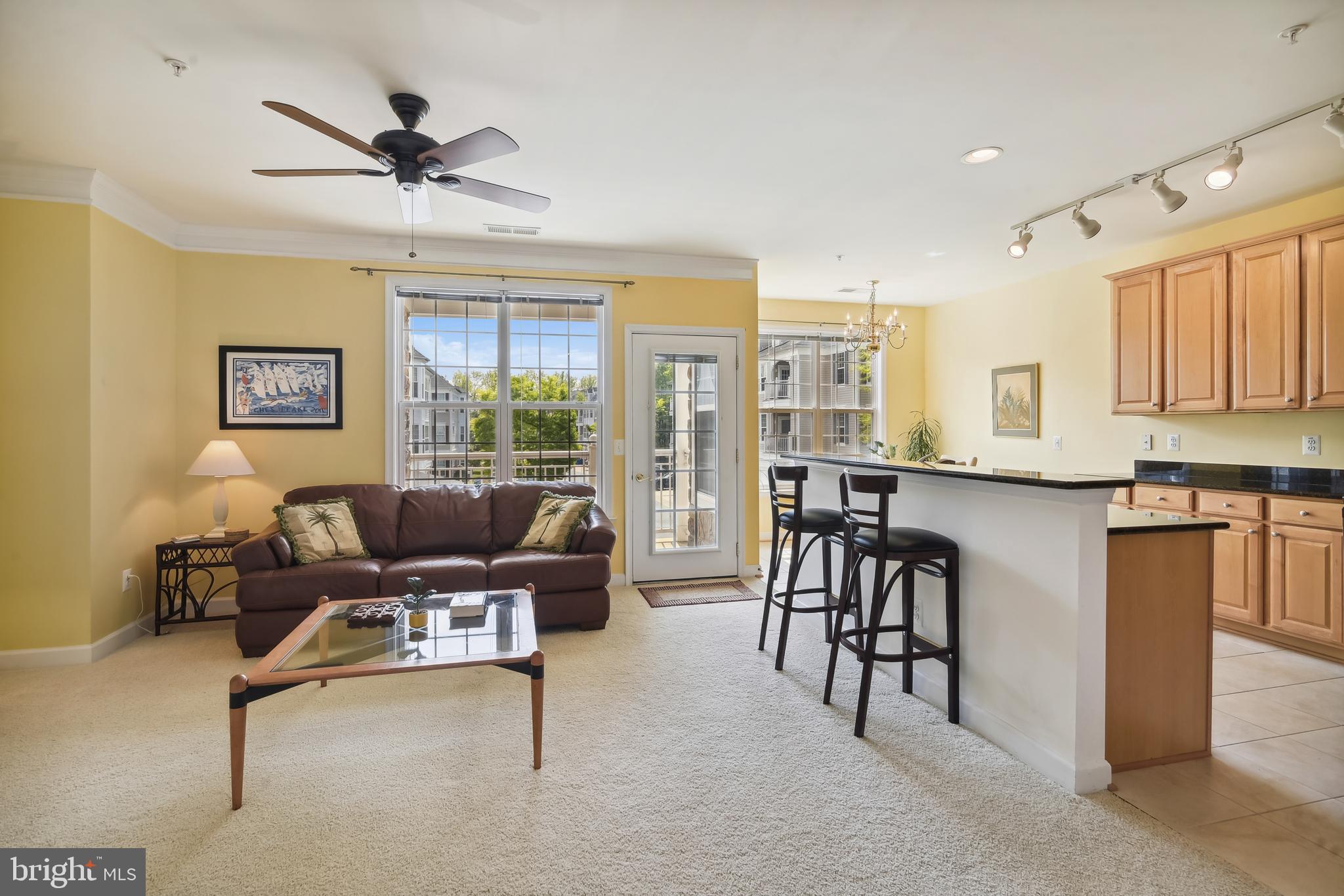 FOUR SEASONS - Residential