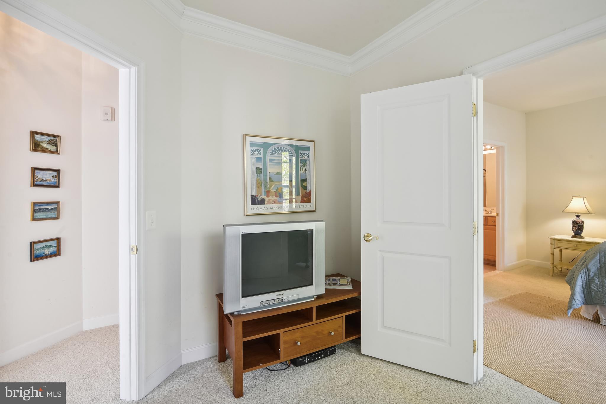 FOUR SEASONS - Residential