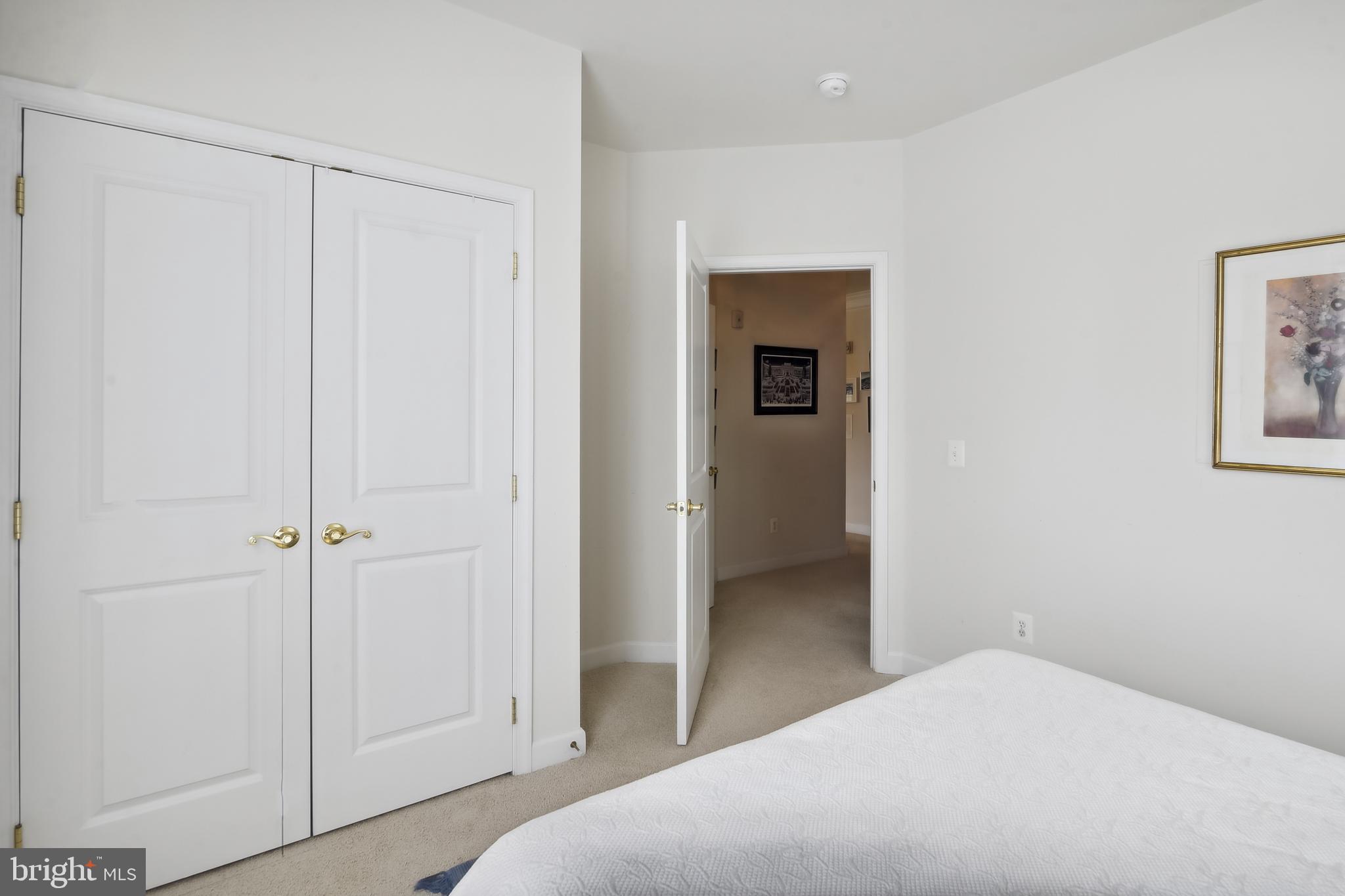 FOUR SEASONS - Residential