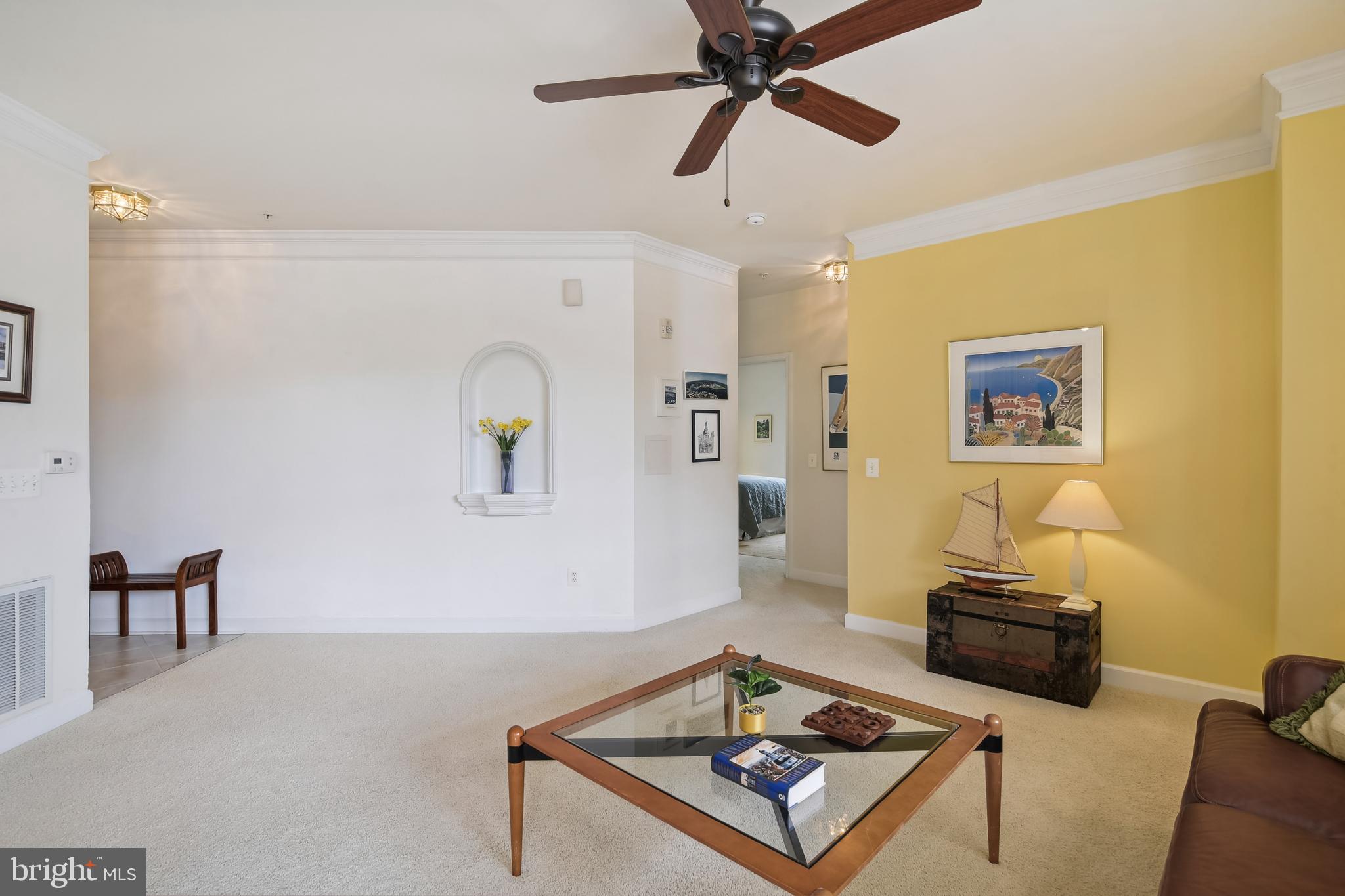 FOUR SEASONS - Residential