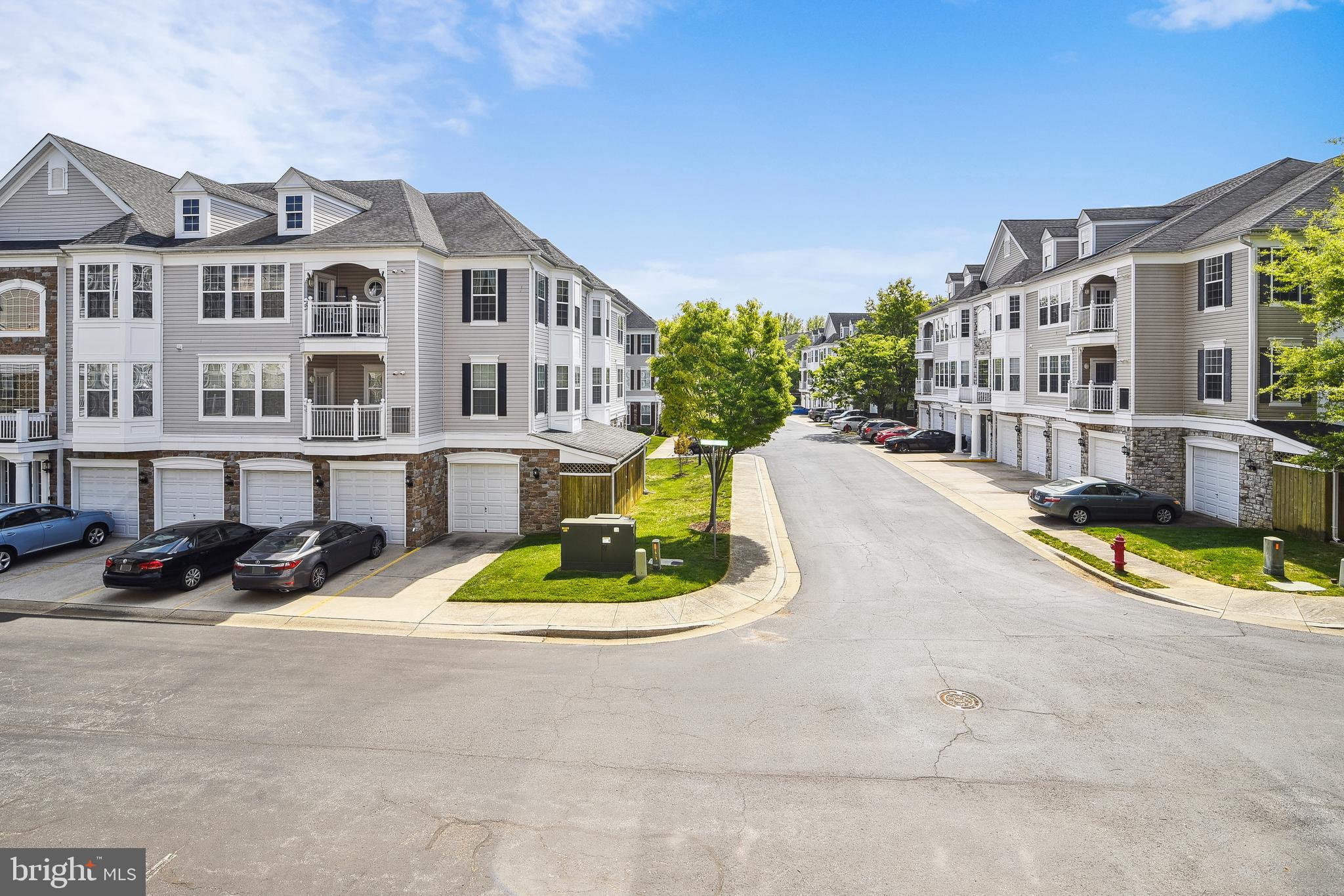 FOUR SEASONS - Residential