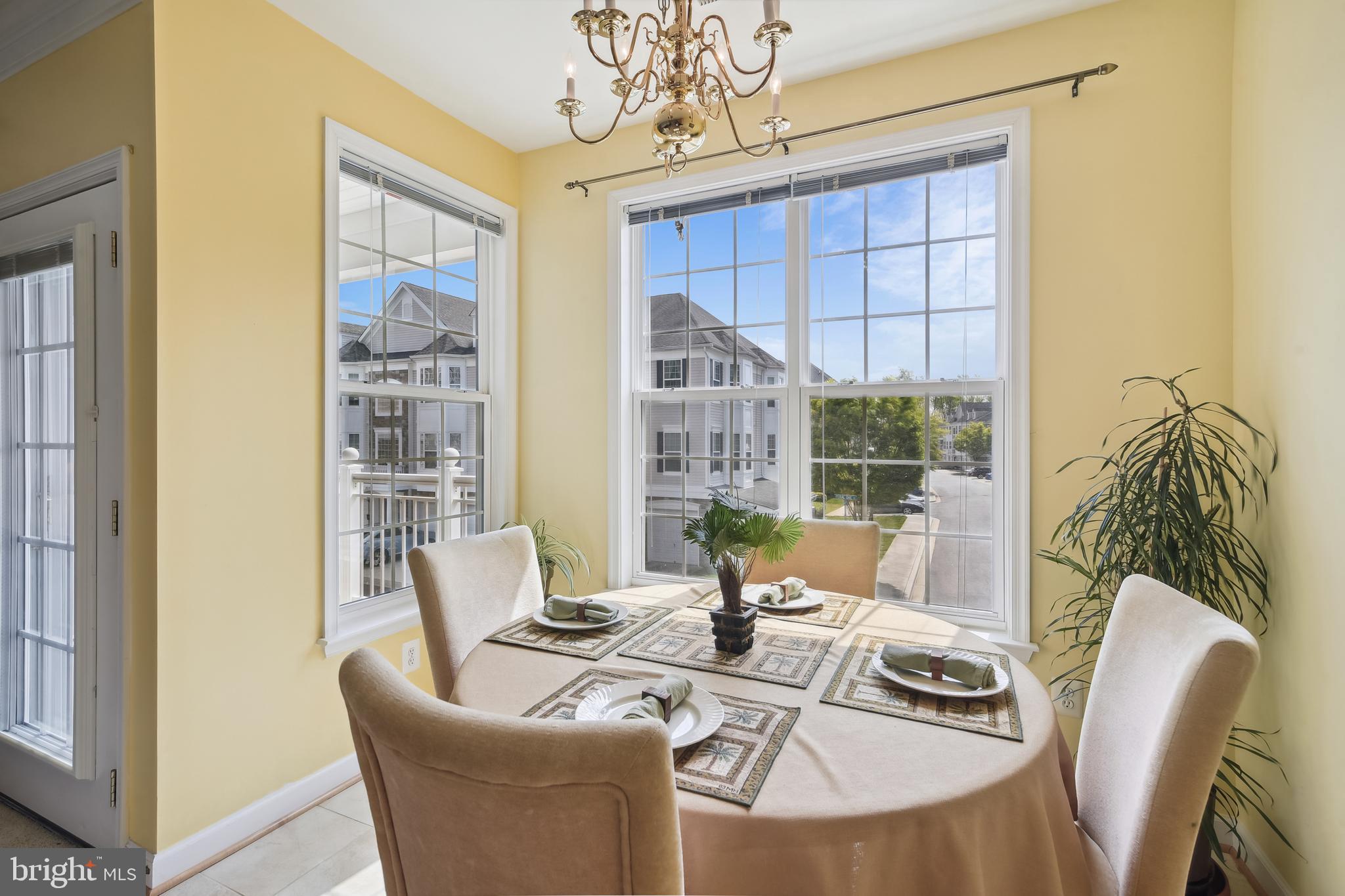 FOUR SEASONS - Residential