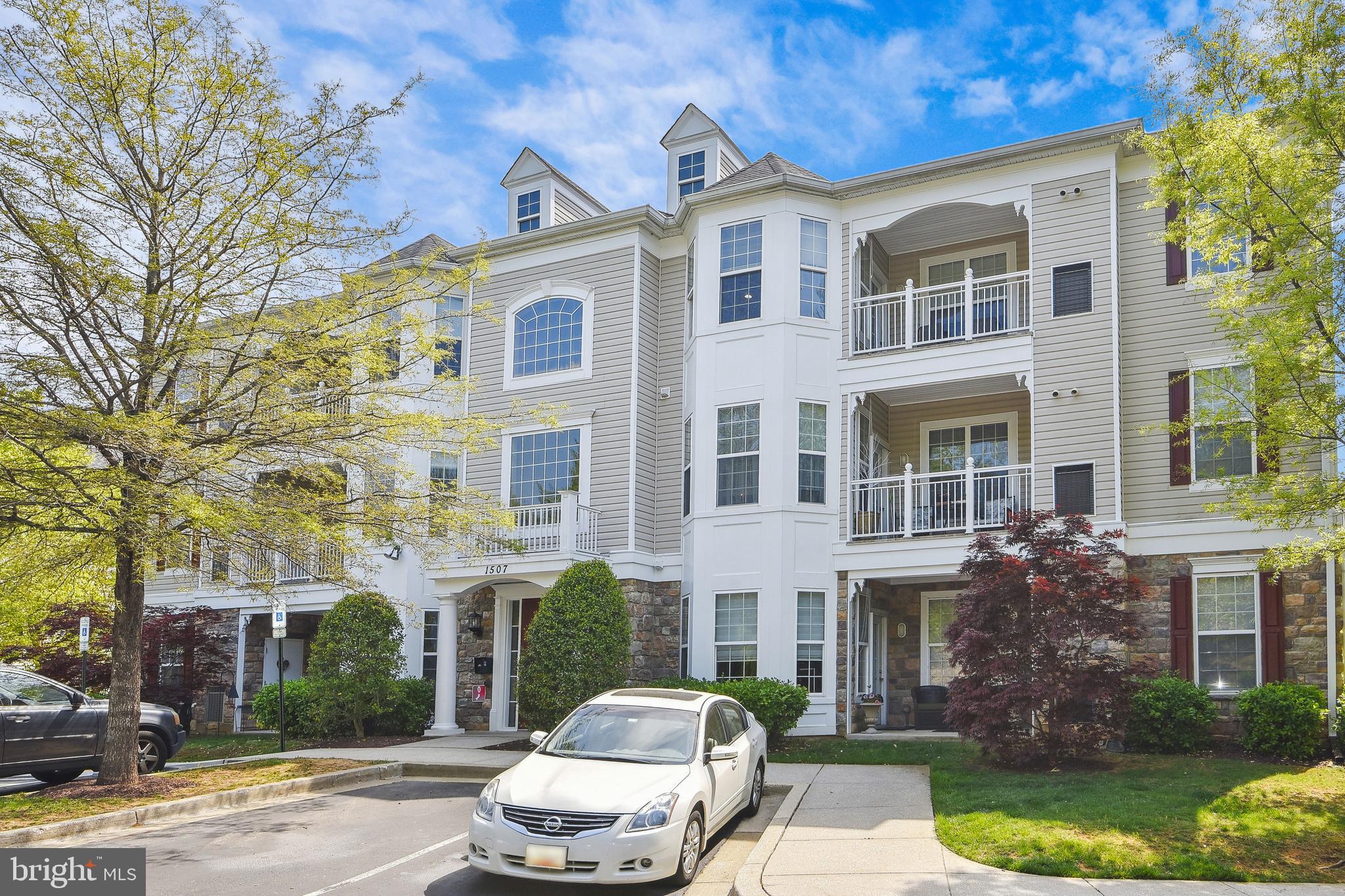 FOUR SEASONS - Residential