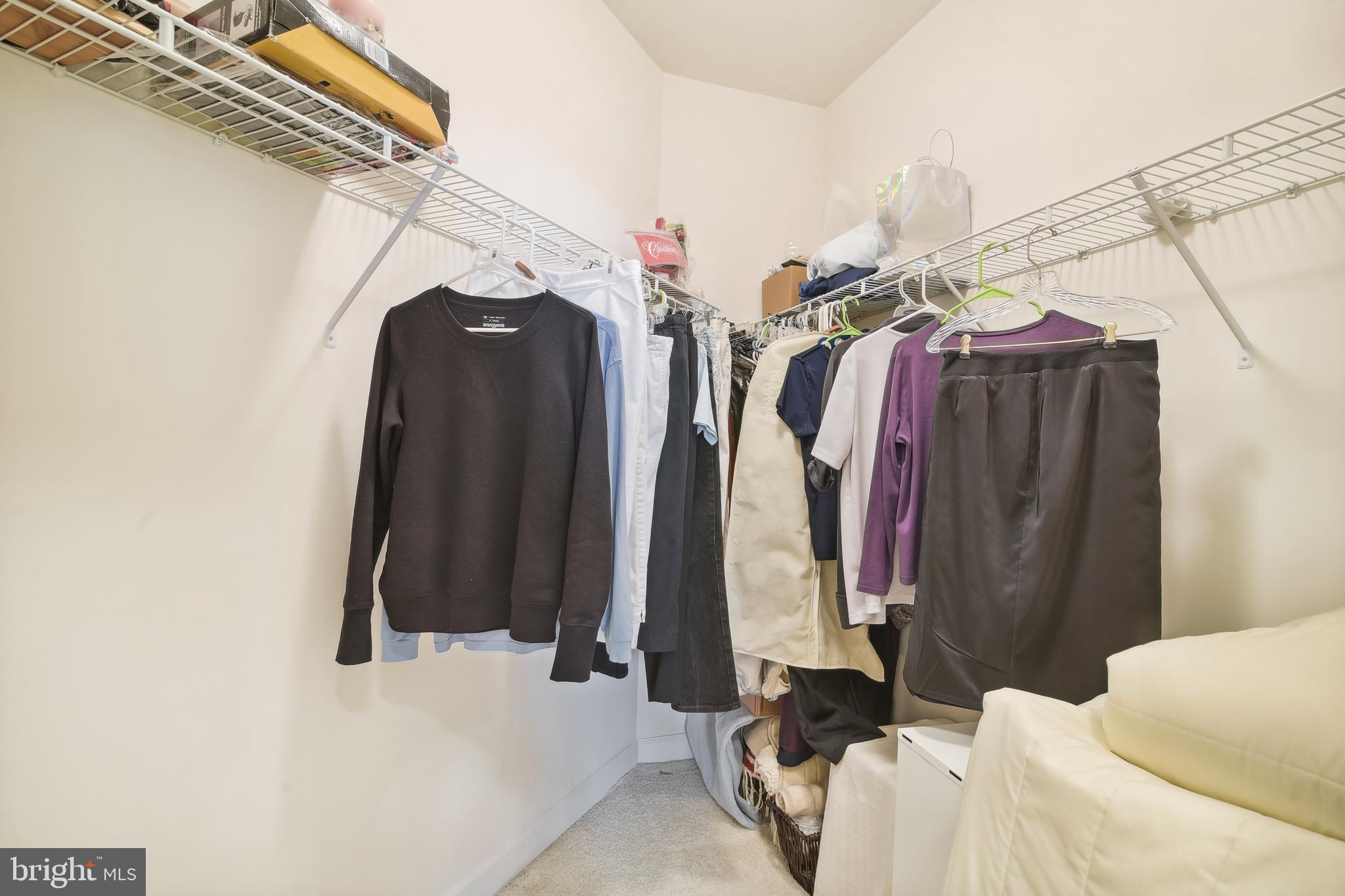 FOUR SEASONS - Residential