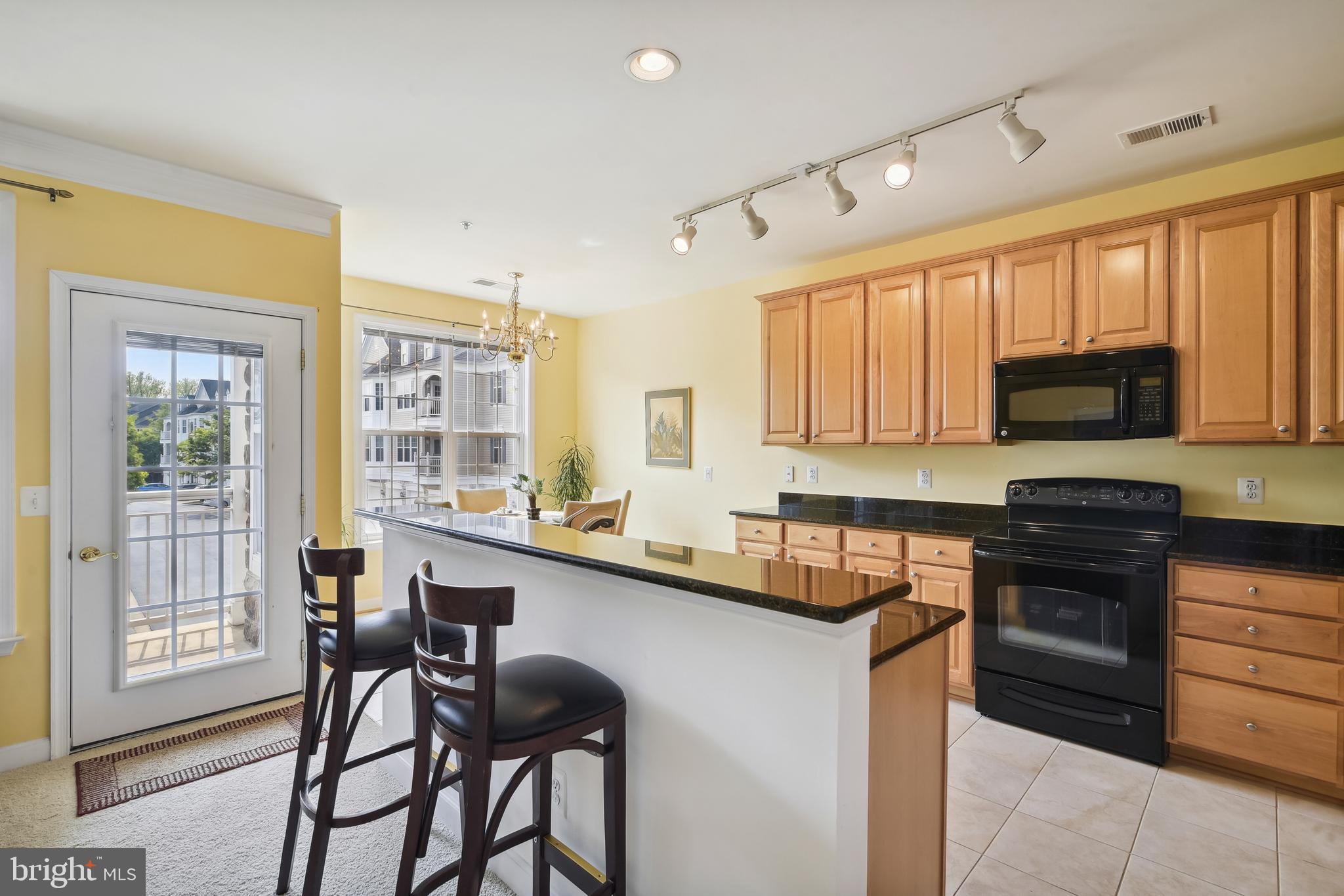 FOUR SEASONS - Residential