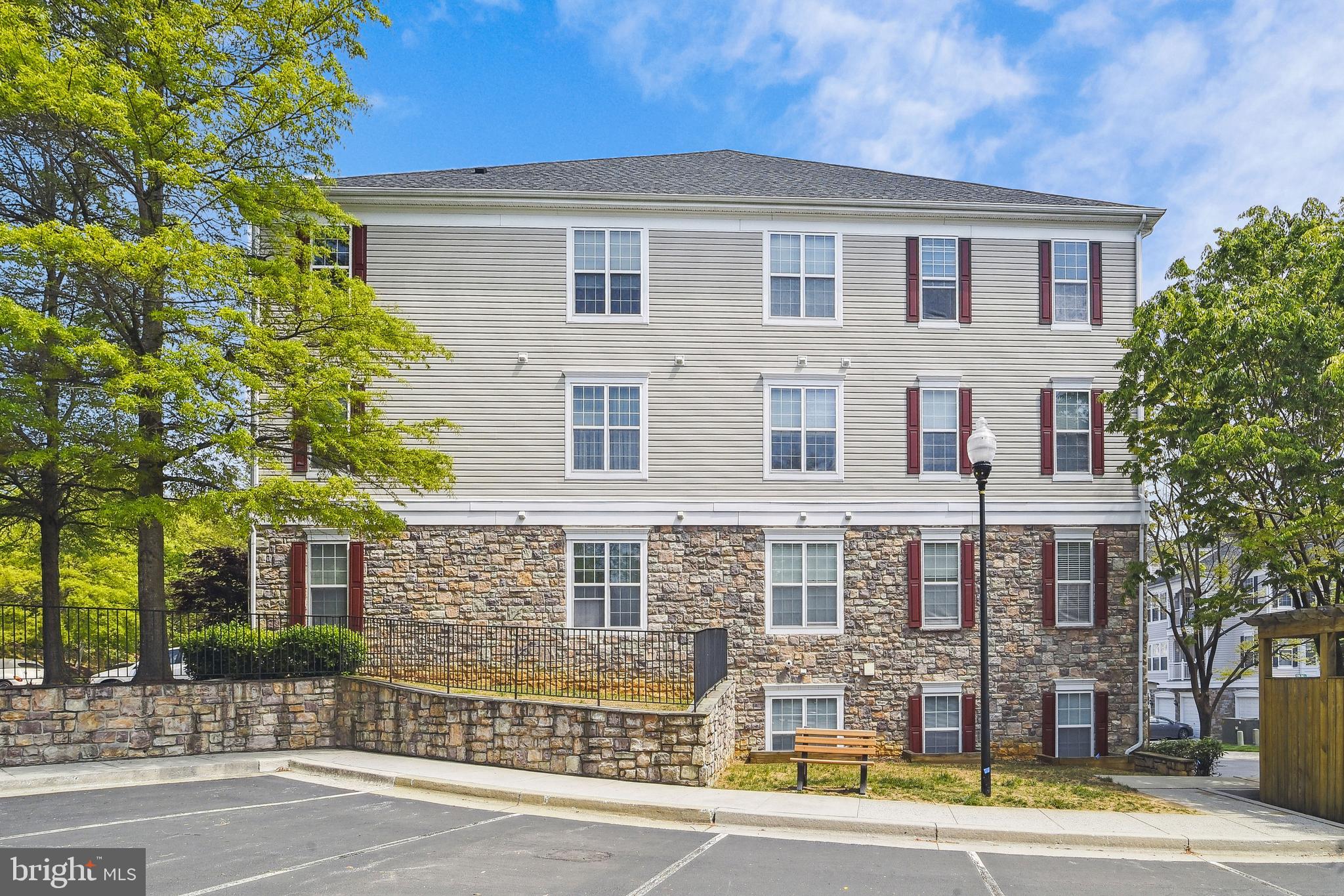 FOUR SEASONS - Residential