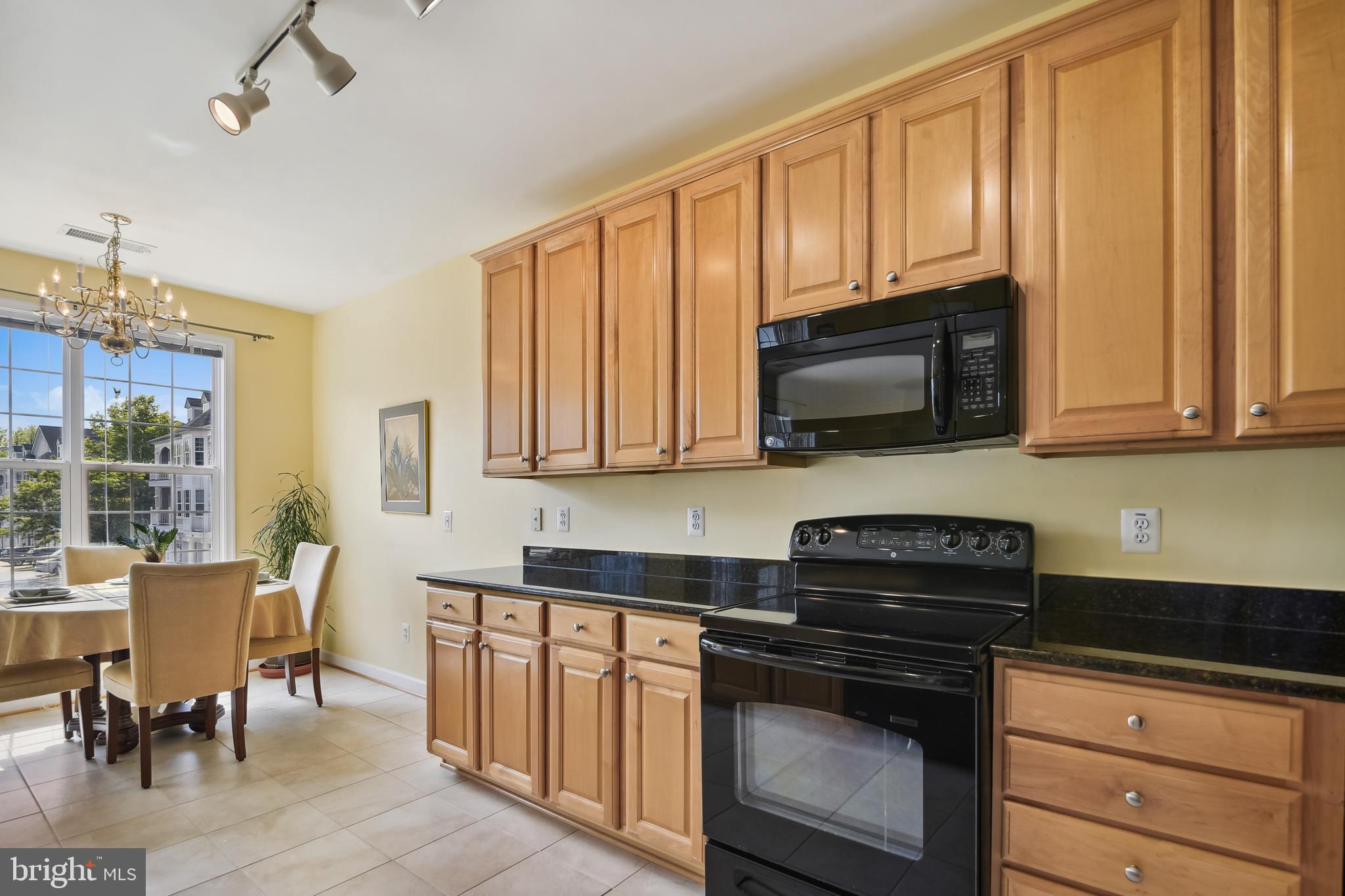 FOUR SEASONS - Residential