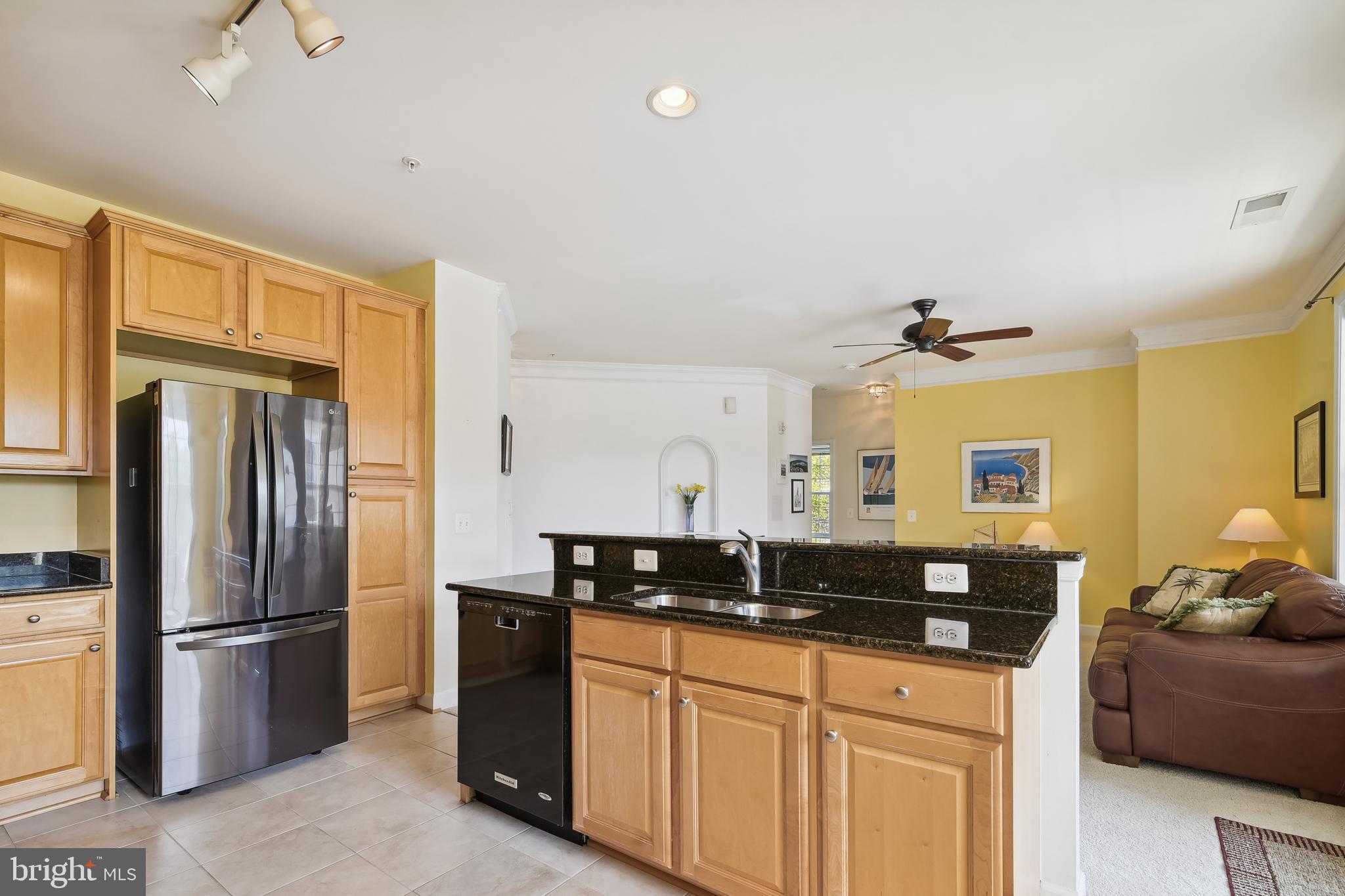 FOUR SEASONS - Residential