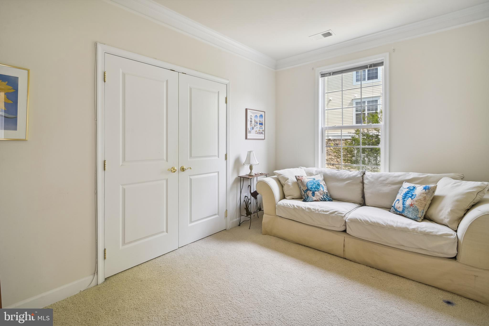 FOUR SEASONS - Residential