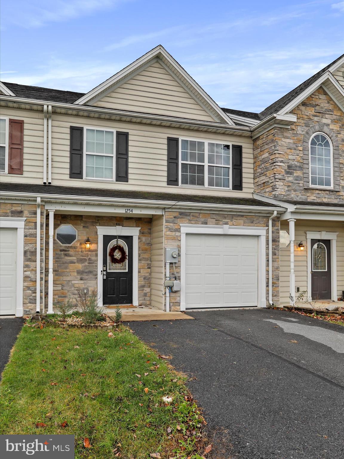 ROLLING HILLS ESTATES - Residential