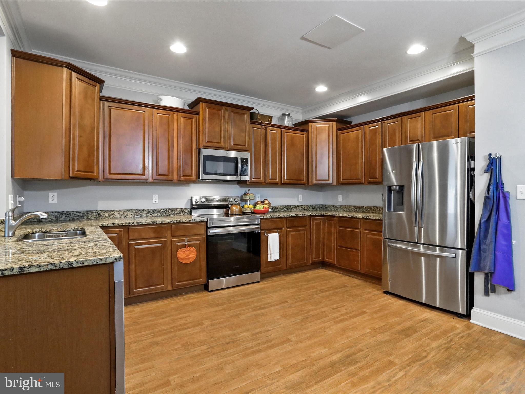 ROLLING HILLS ESTATES - Residential