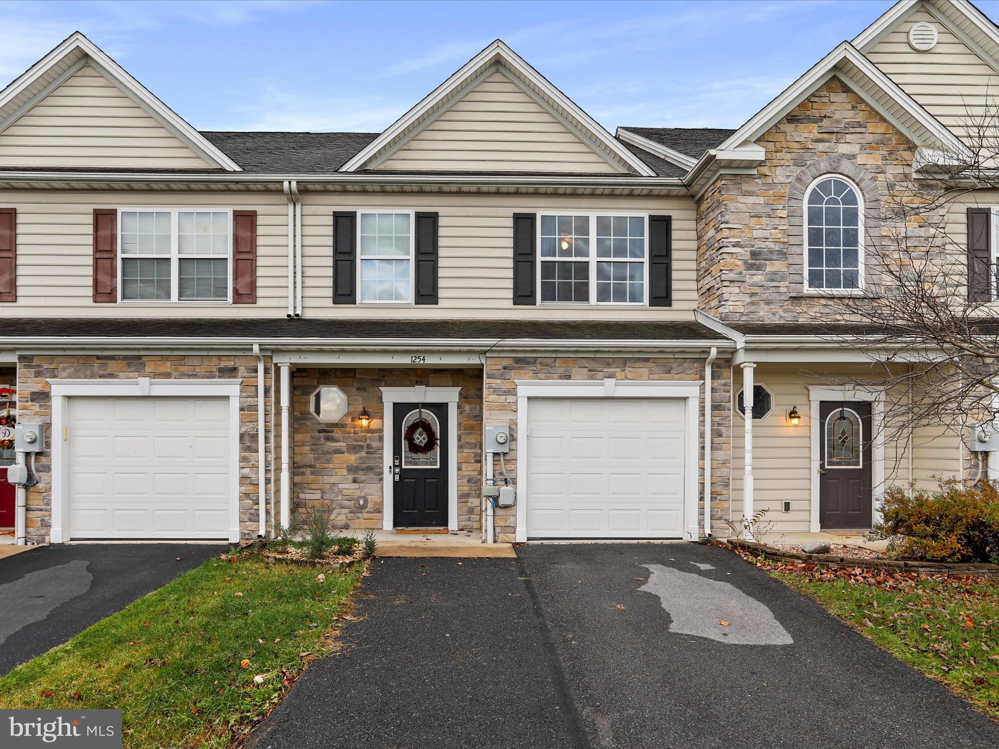 ROLLING HILLS ESTATES - Residential