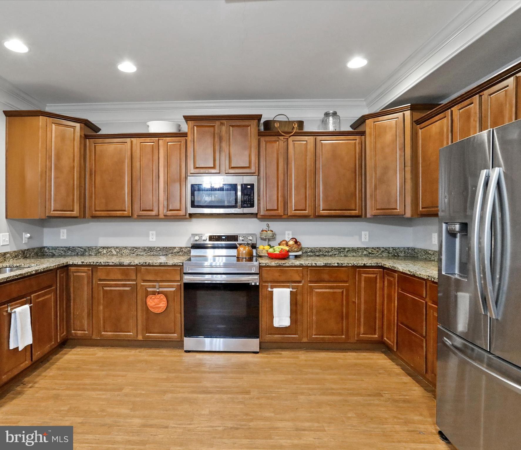 ROLLING HILLS ESTATES - Residential